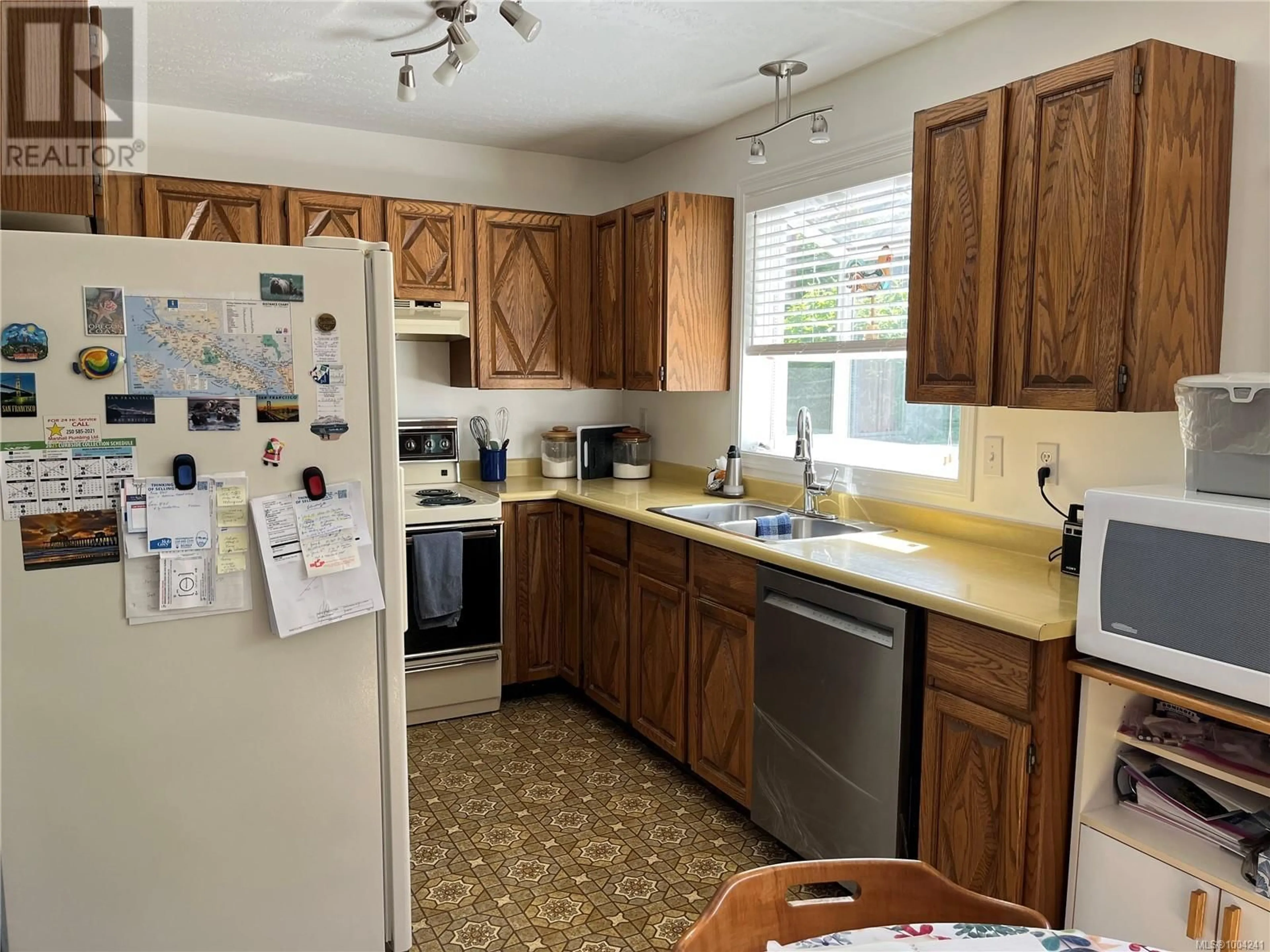 Standard kitchen, unknown for 141 DAVIES LANE, Nanaimo British Columbia V9S5M4