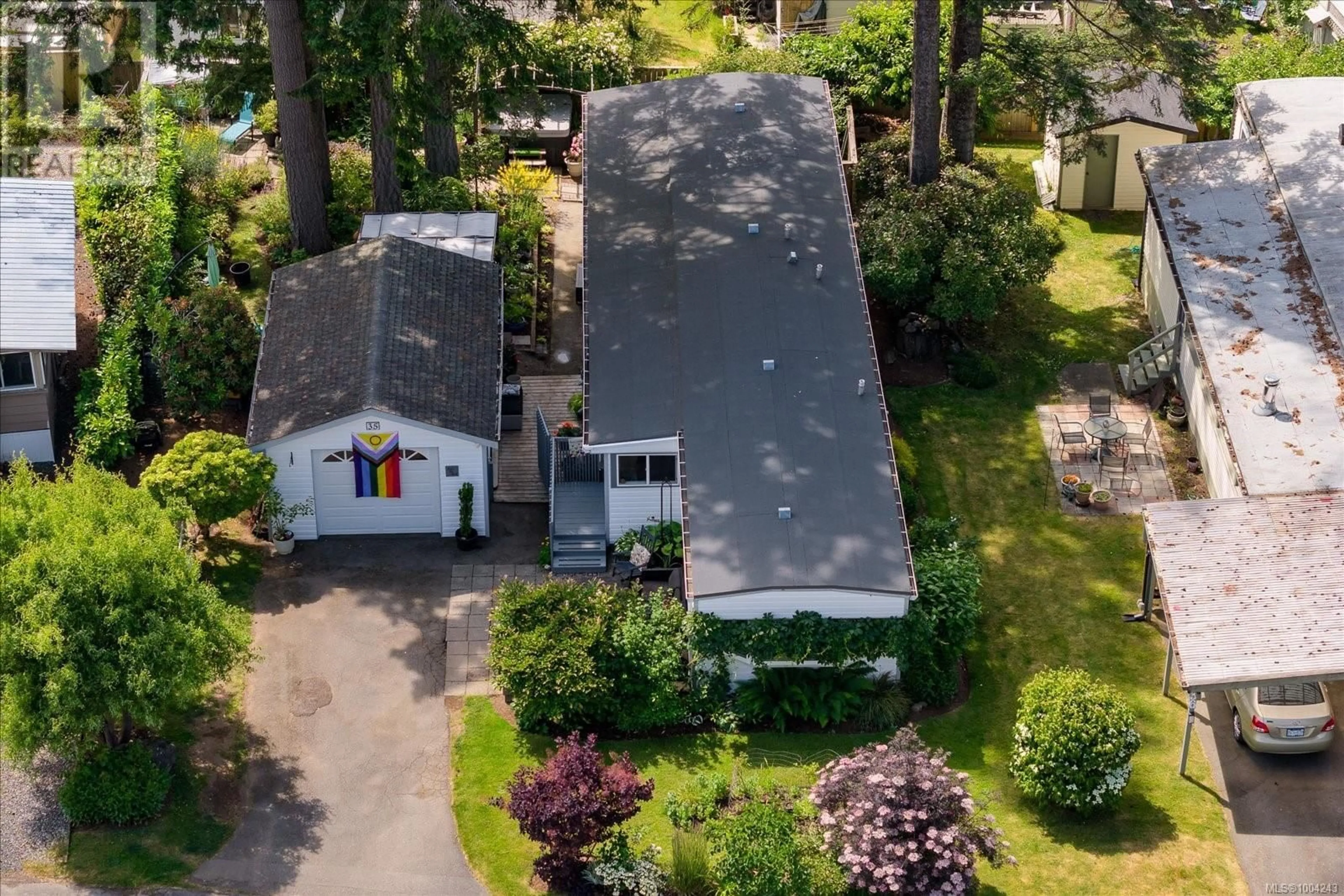 A pic from outside/outdoor area/front of a property/back of a property/a pic from drone, street for 35 - 5854 TURNER ROAD, Nanaimo British Columbia V9T2N6
