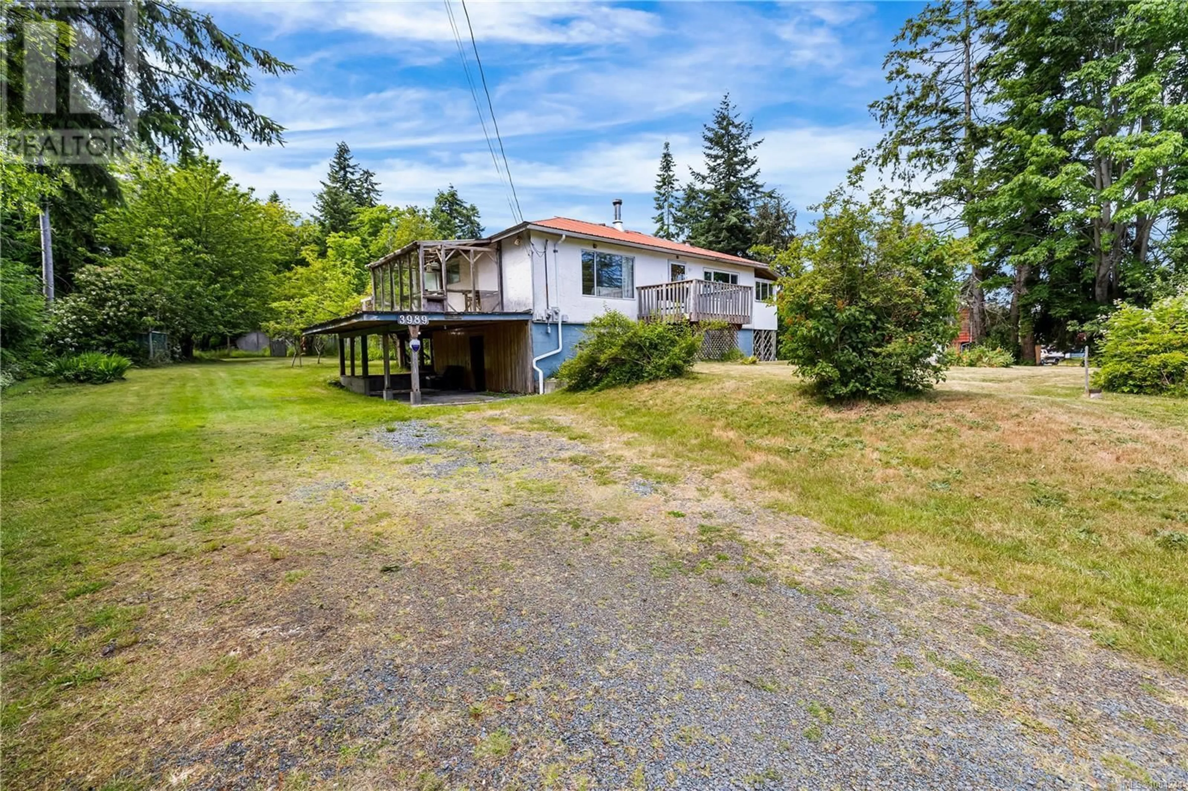 A pic from outside/outdoor area/front of a property/back of a property/a pic from drone, water/lake/river/ocean view for 3989 CRAIG ROAD, Campbell River British Columbia V9H1G8