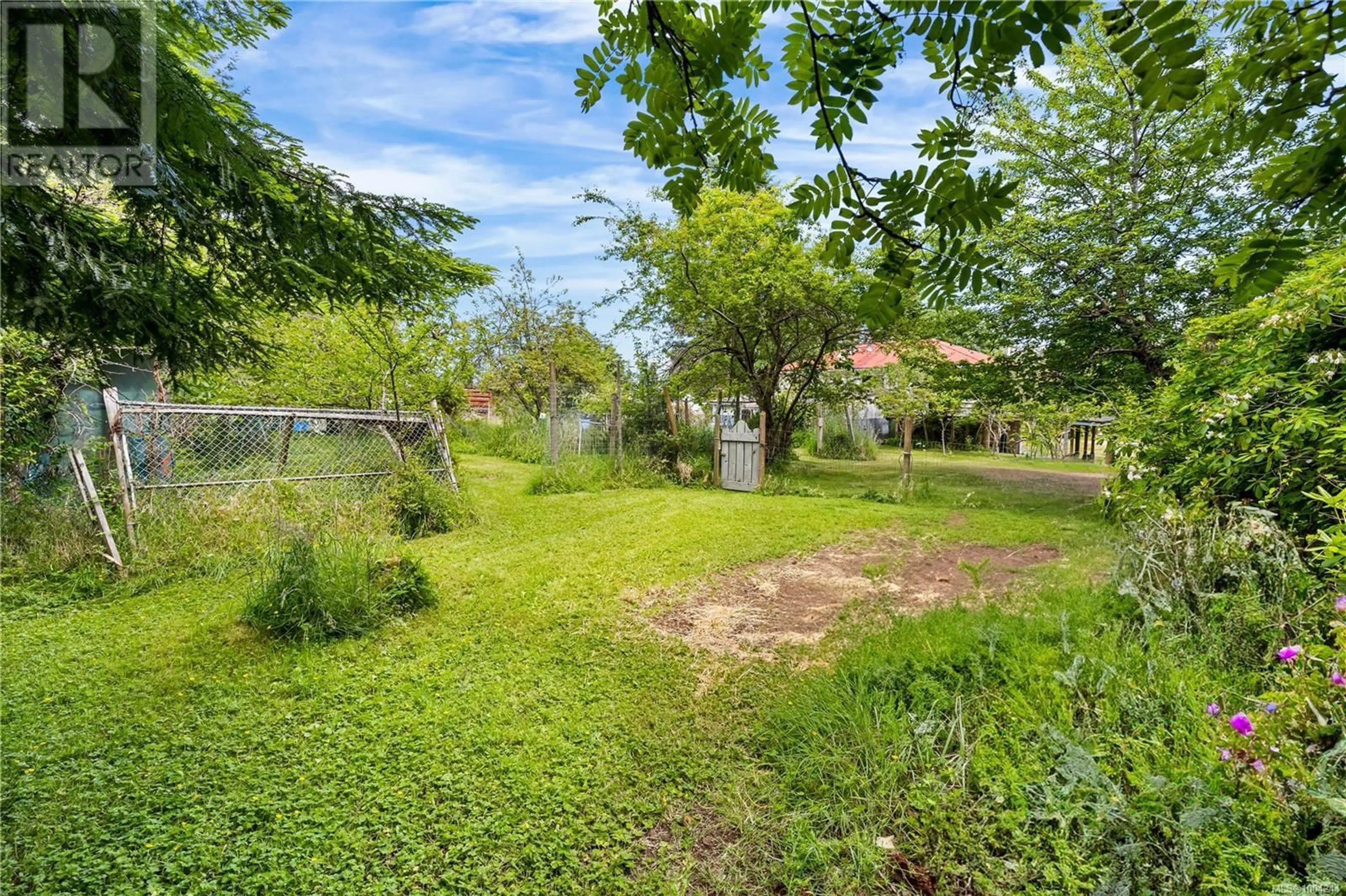 Patio, forest/trees view for 3989 CRAIG ROAD, Campbell River British Columbia V9H1G8