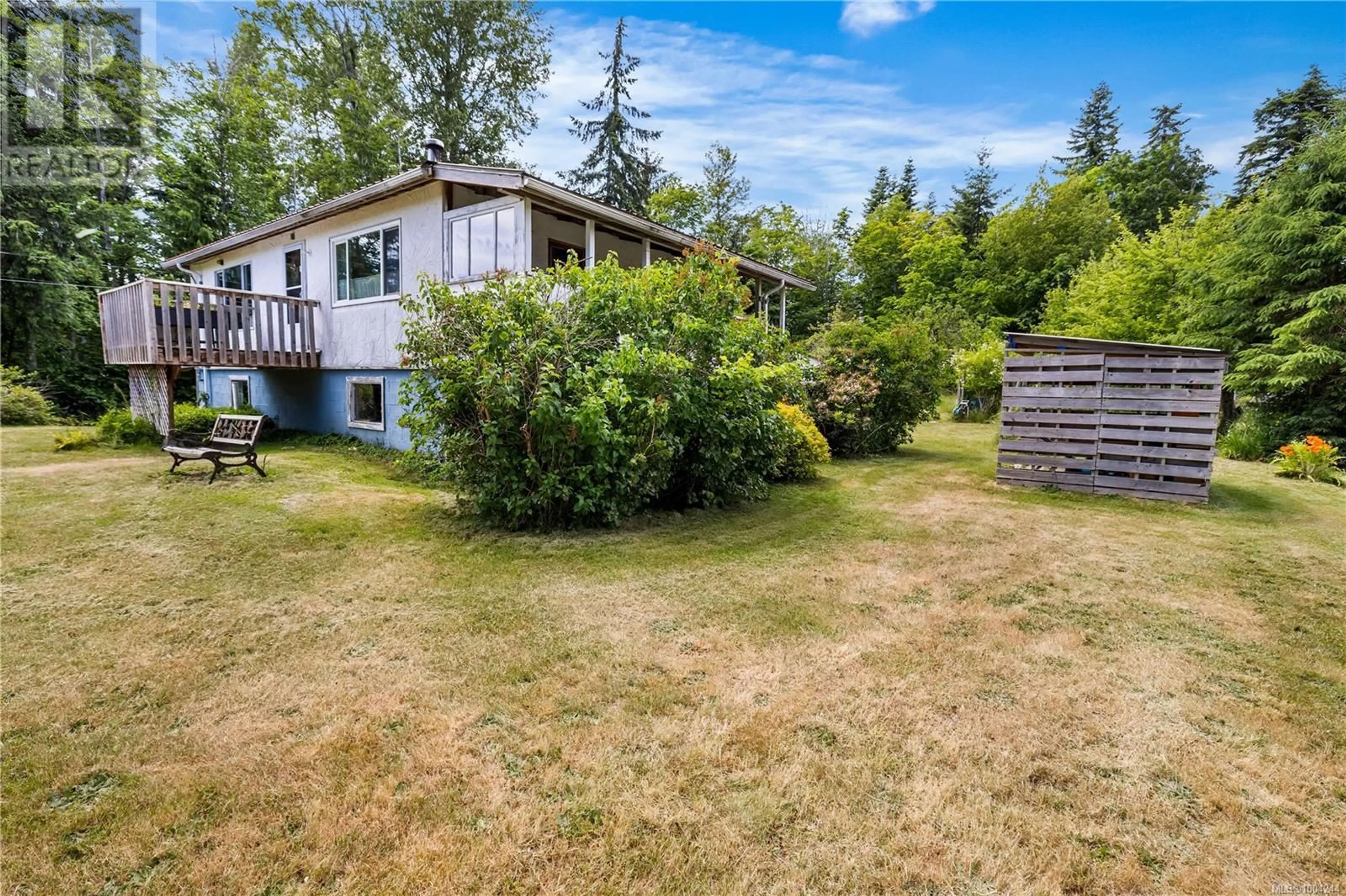 A pic from outside/outdoor area/front of a property/back of a property/a pic from drone, unknown for 3989 CRAIG ROAD, Campbell River British Columbia V9H1G8