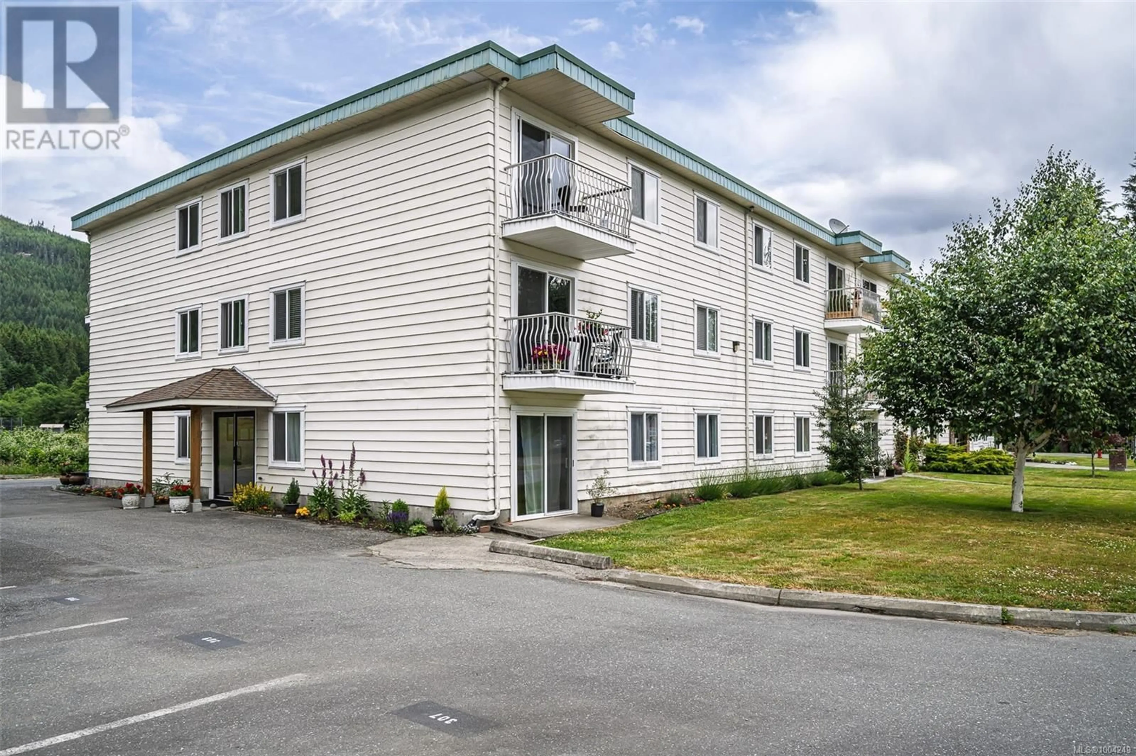 Patio, unknown for 107 - 611 MACMILLAN DRIVE, Sayward British Columbia V0P1R0