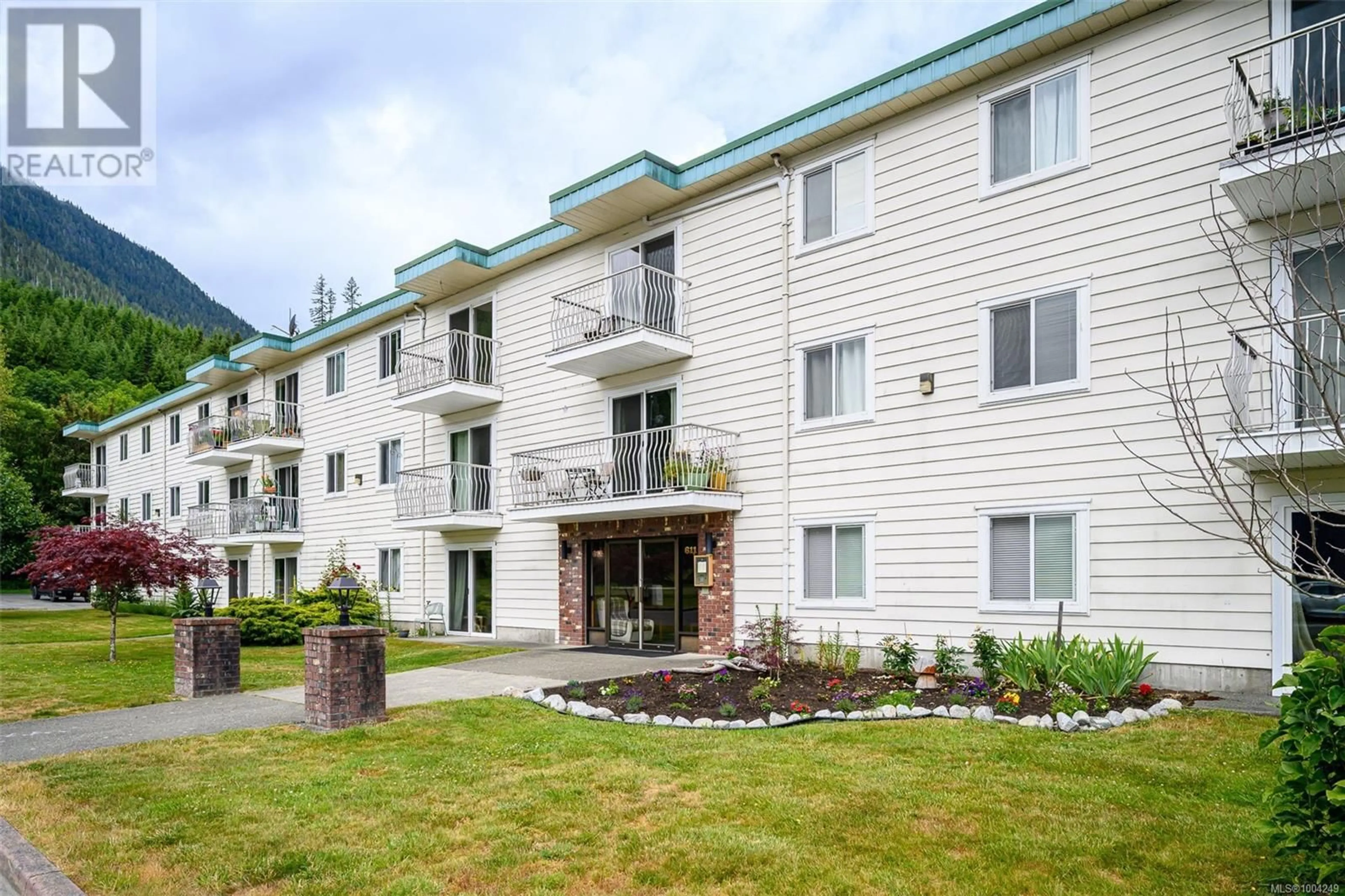 Patio, unknown for 107 - 611 MACMILLAN DRIVE, Sayward British Columbia V0P1R0