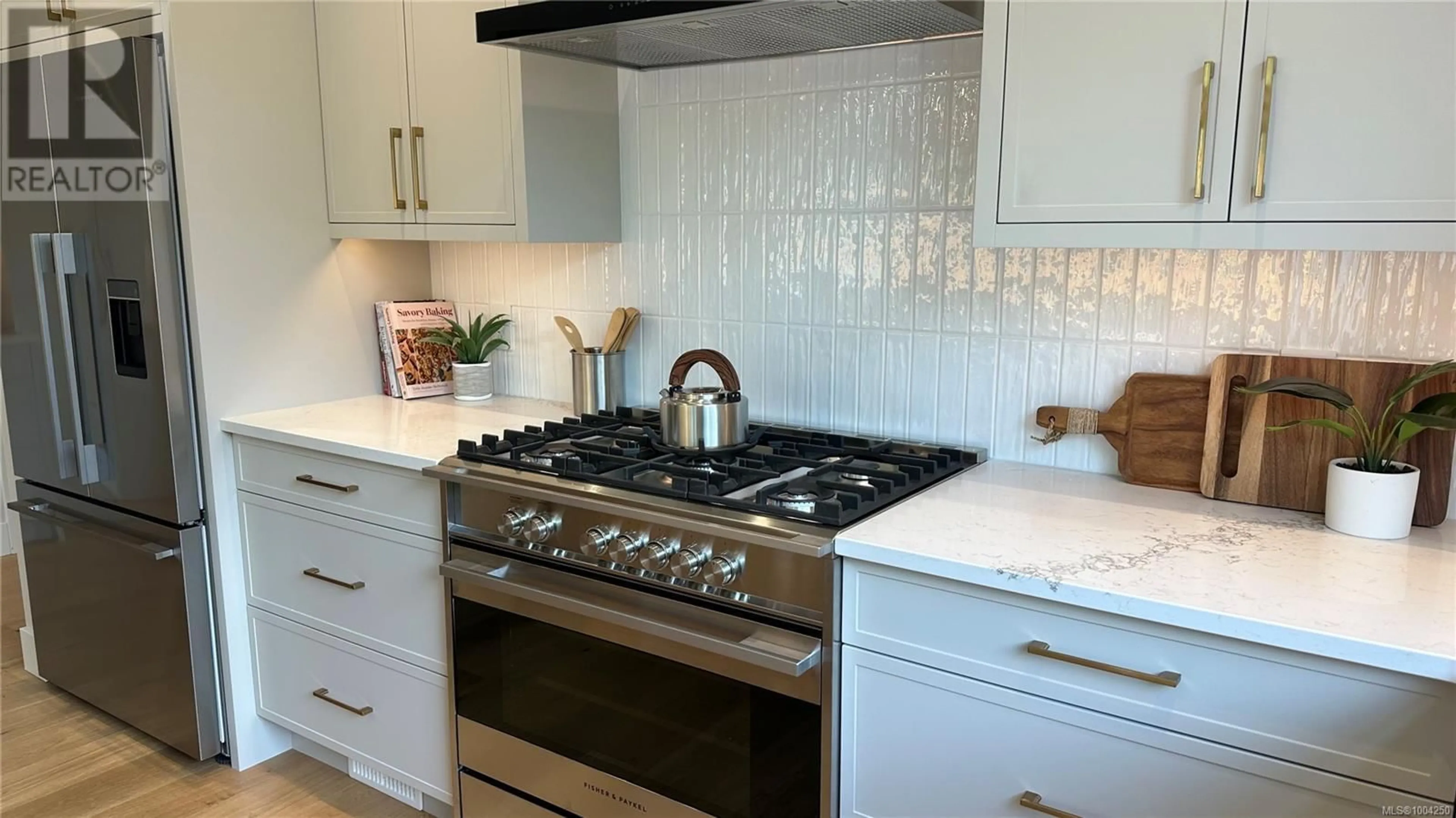 Contemporary kitchen, ceramic/tile floor for 530 HOLE-IN-ONE DRIVE, Qualicum Beach British Columbia V9P1M5