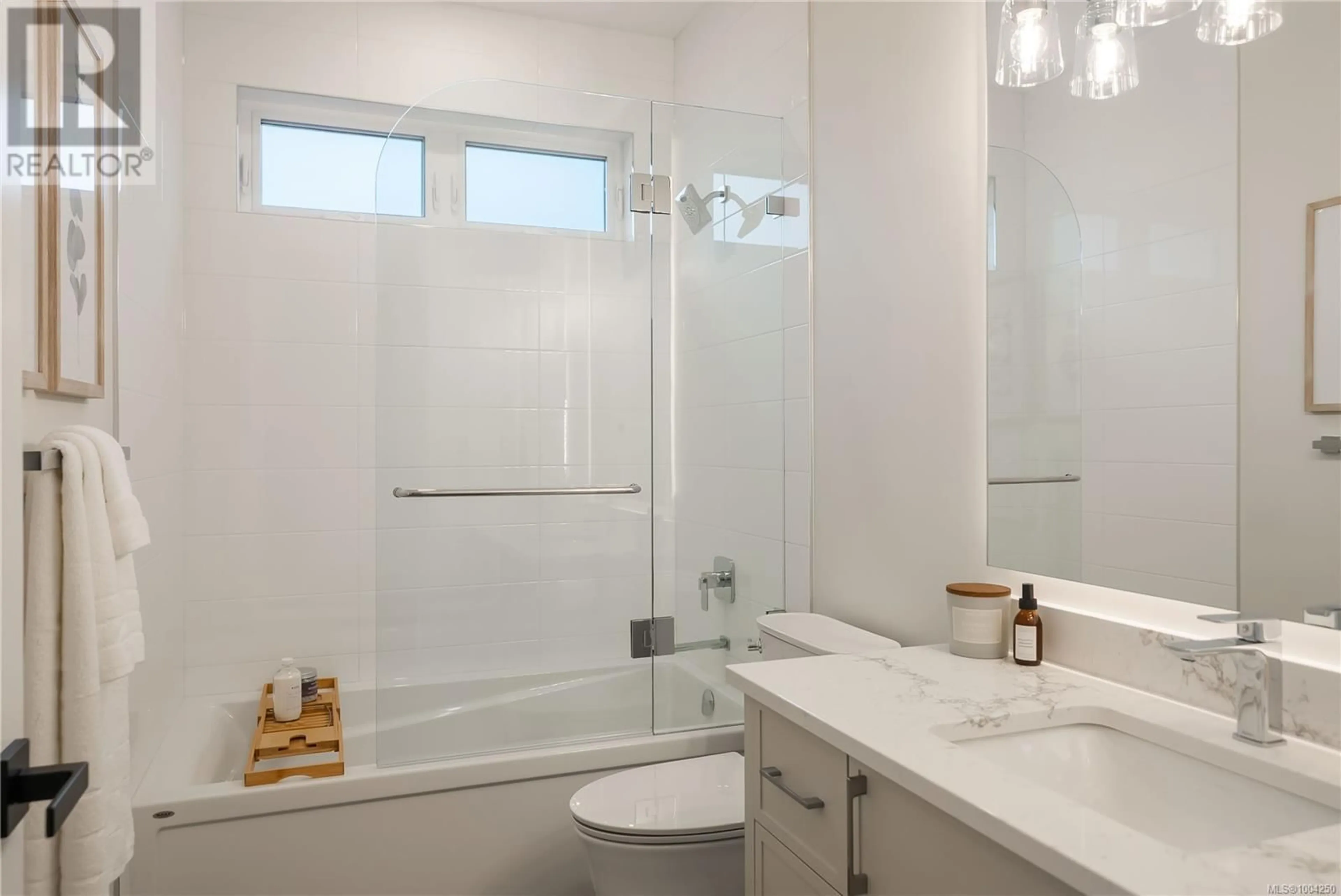 Standard bathroom, ceramic/tile floor for 530 HOLE-IN-ONE DRIVE, Qualicum Beach British Columbia V9P1M5