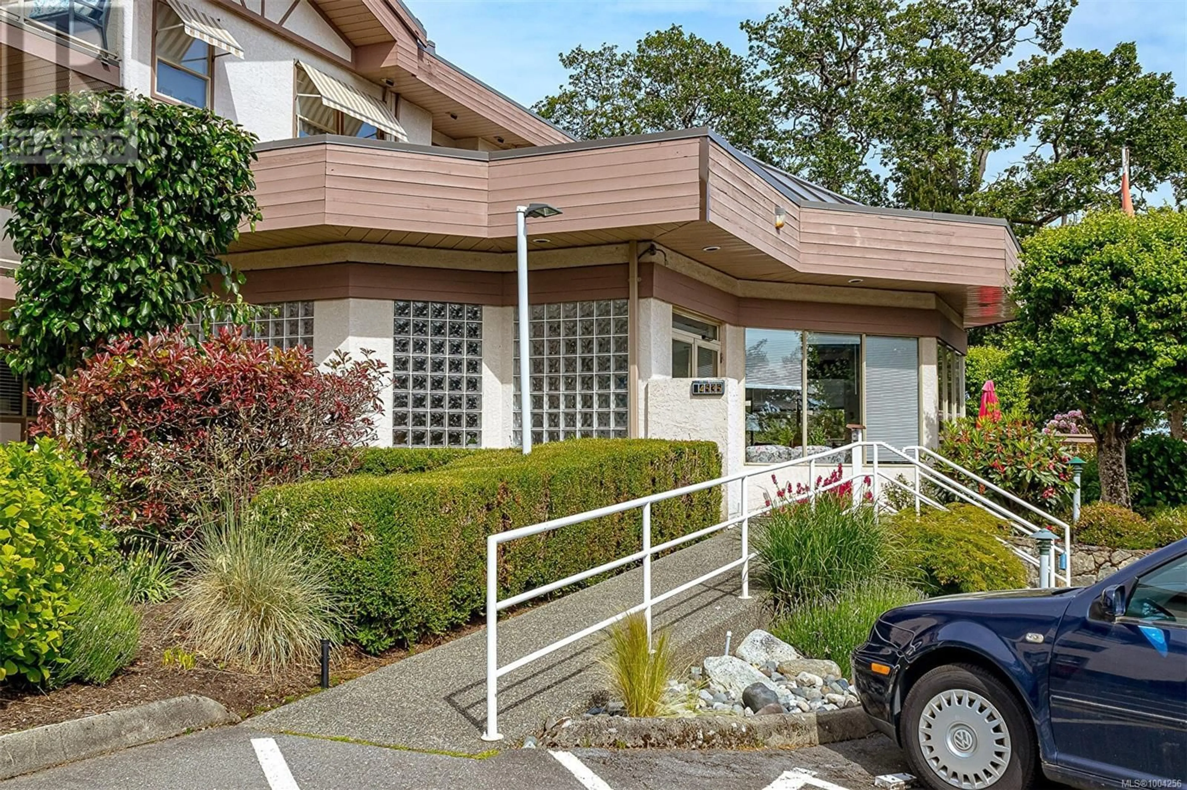 Unknown for 304 - 4535 VIEWMONT AVENUE, Saanich British Columbia V8Z5L3