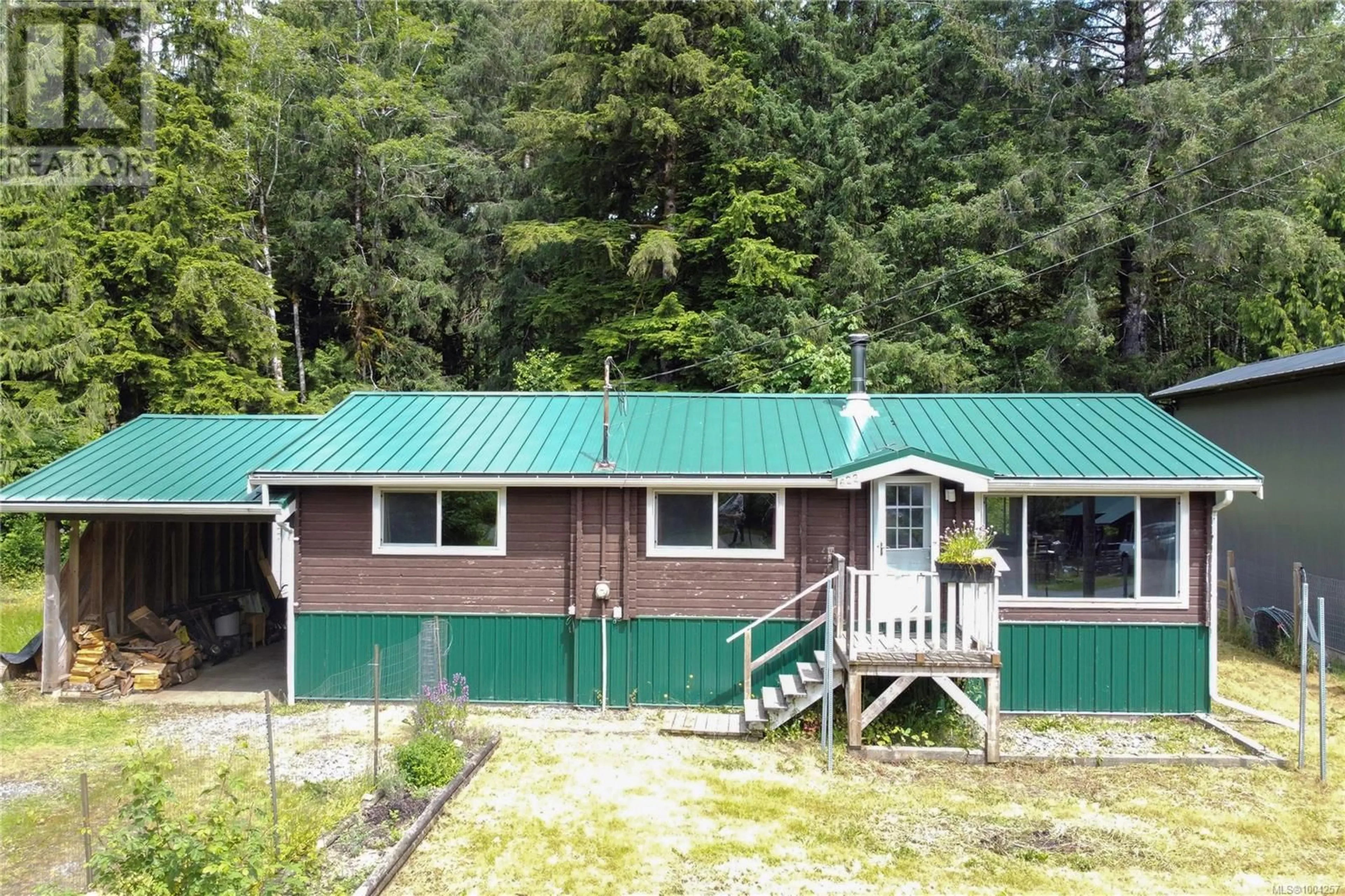 A pic from outside/outdoor area/front of a property/back of a property/a pic from drone, building for 622 KENO CRESCENT, Zeballos British Columbia V0P2A0