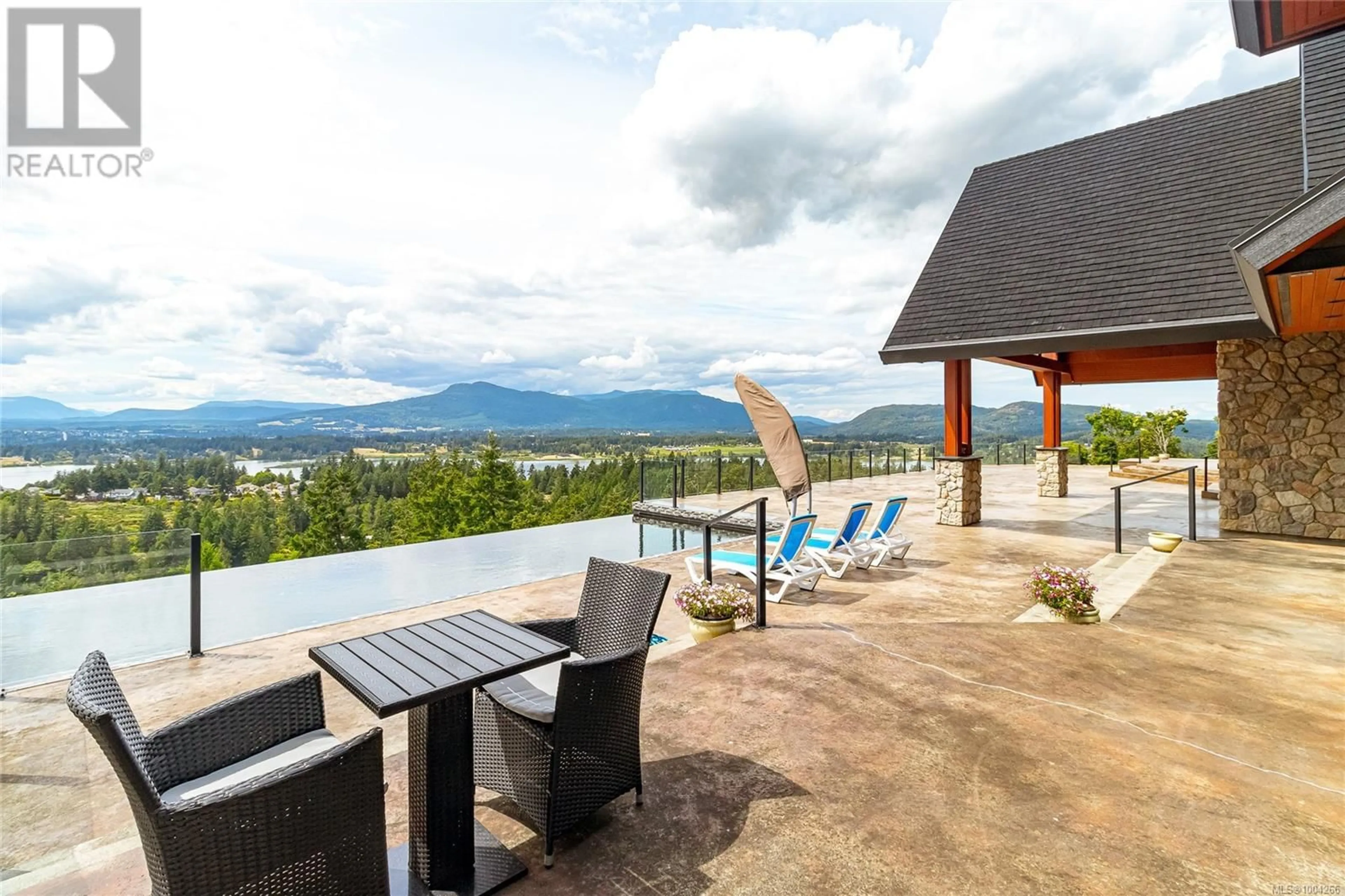 Patio, mountain view for 1 - 6222 LOWER CHIPPEWA ROAD, Duncan British Columbia V9L5P8