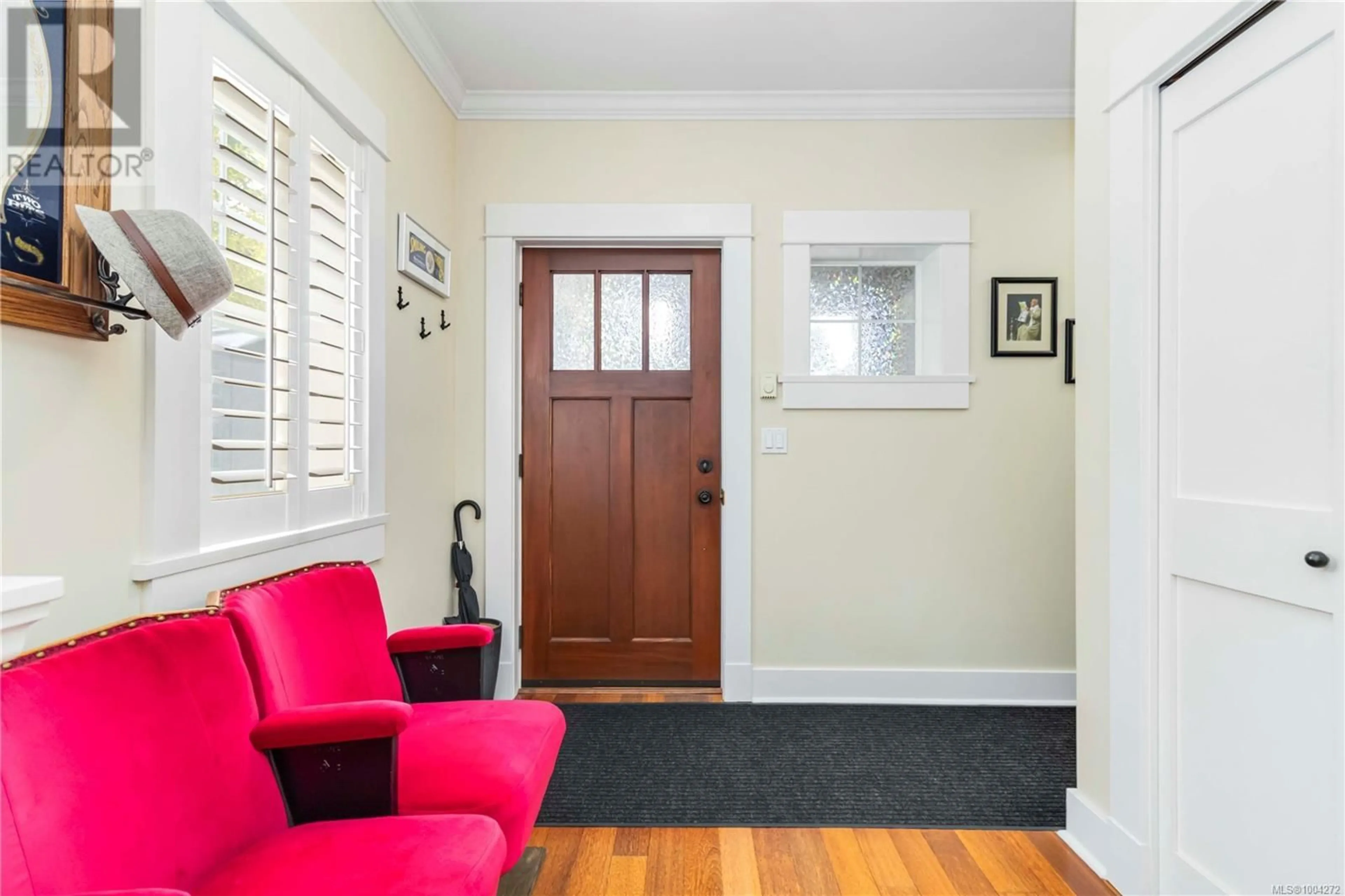 Indoor entryway for 3 - 118 ROBERTSON STREET, Victoria British Columbia V8S3X1
