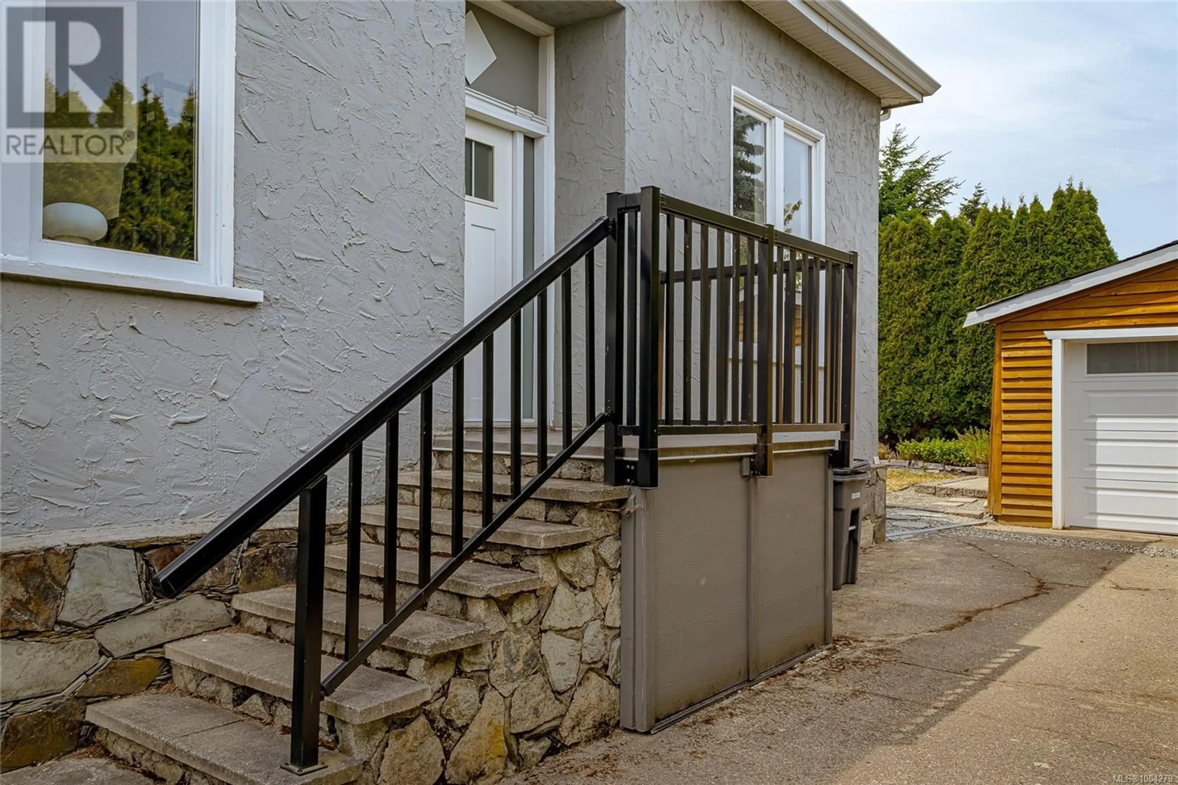 Stairs for 3184 MILLGROVE STREET, Saanich British Columbia V9A1X6