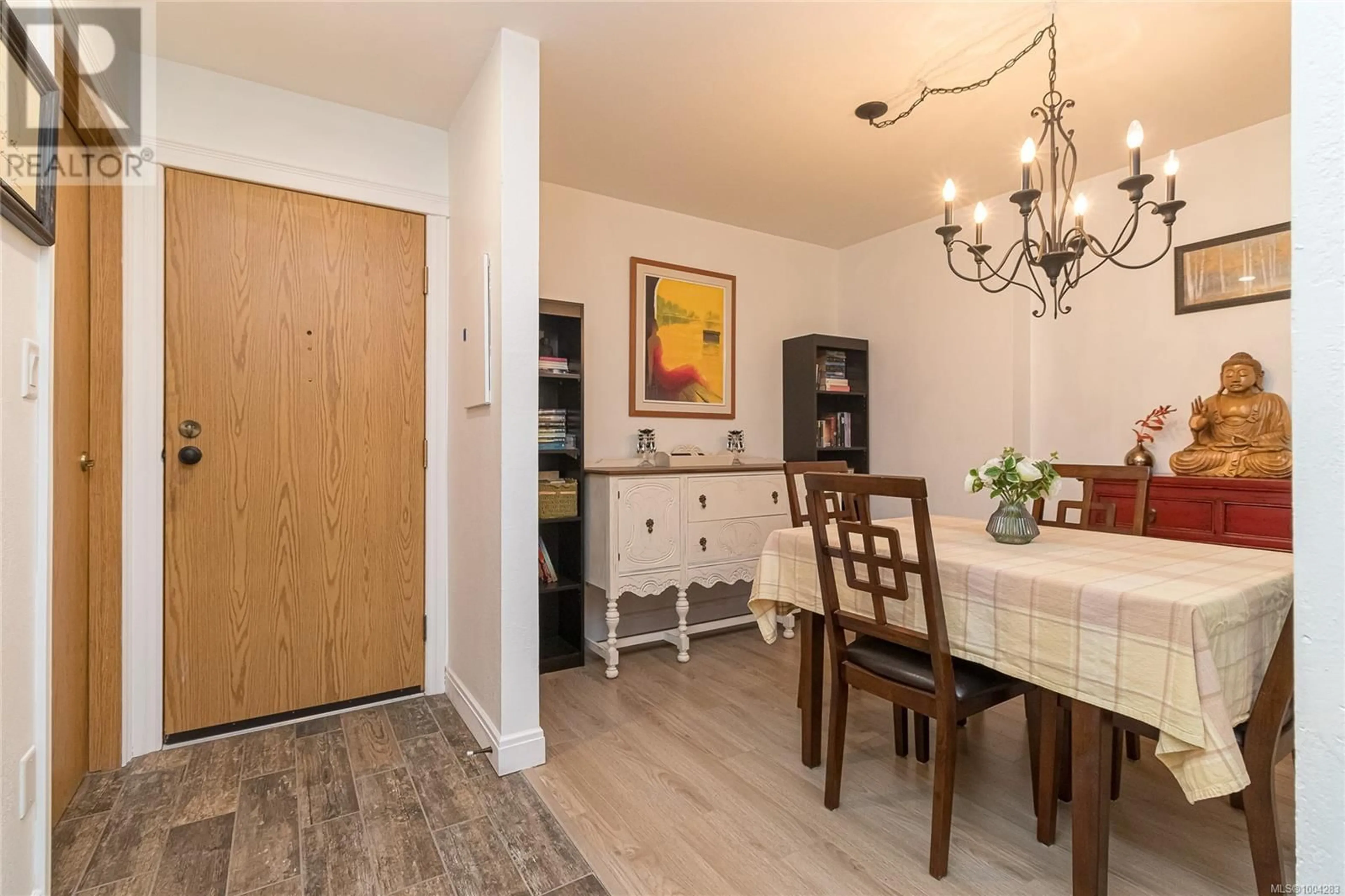 Dining room, wood/laminate floor for 303 - 406 SIMCOE STREET, Victoria British Columbia V8V1L1