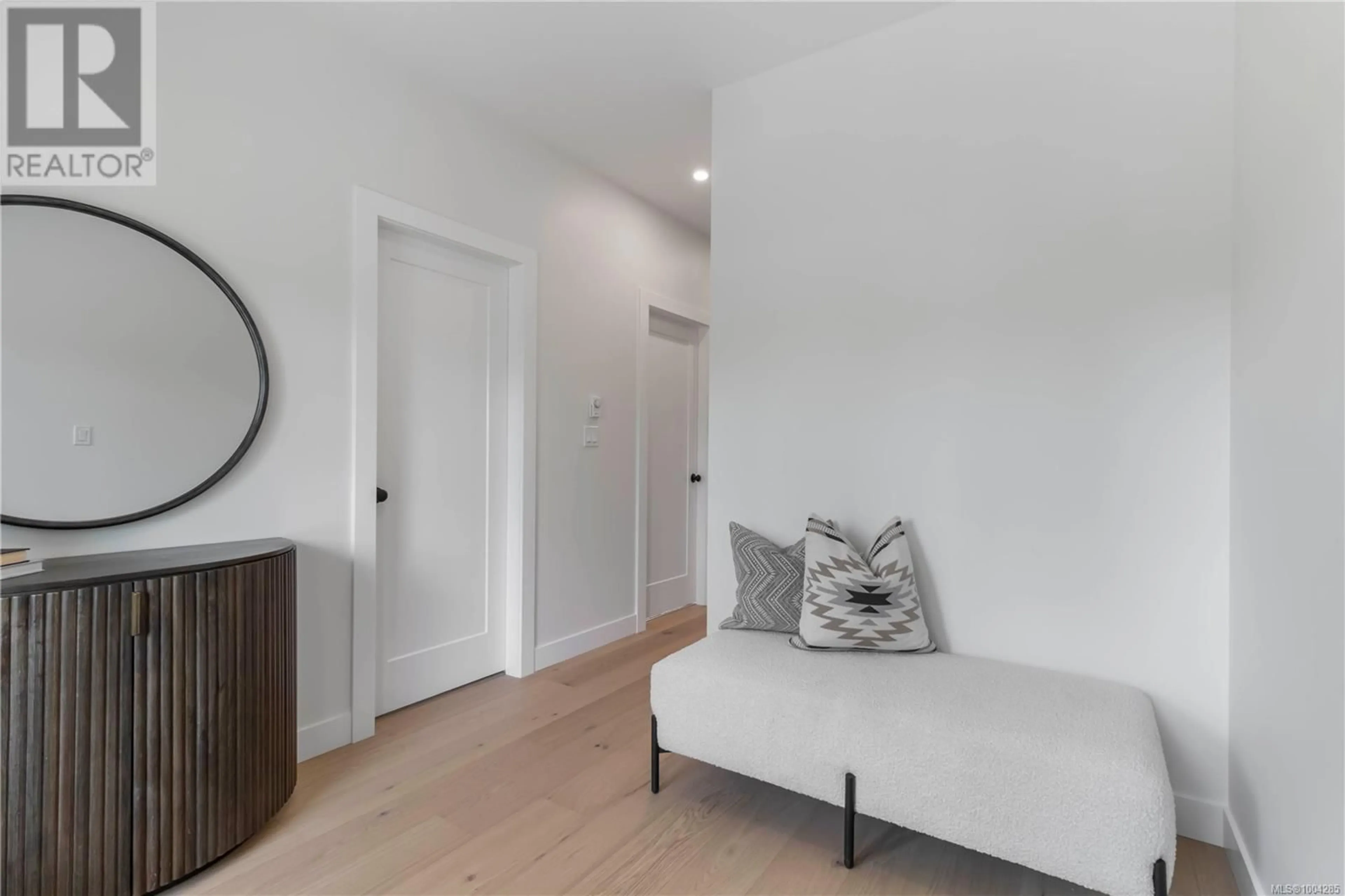 Indoor entryway for 3 - 633 BELTON AVENUE, Victoria British Columbia V9A2Z5