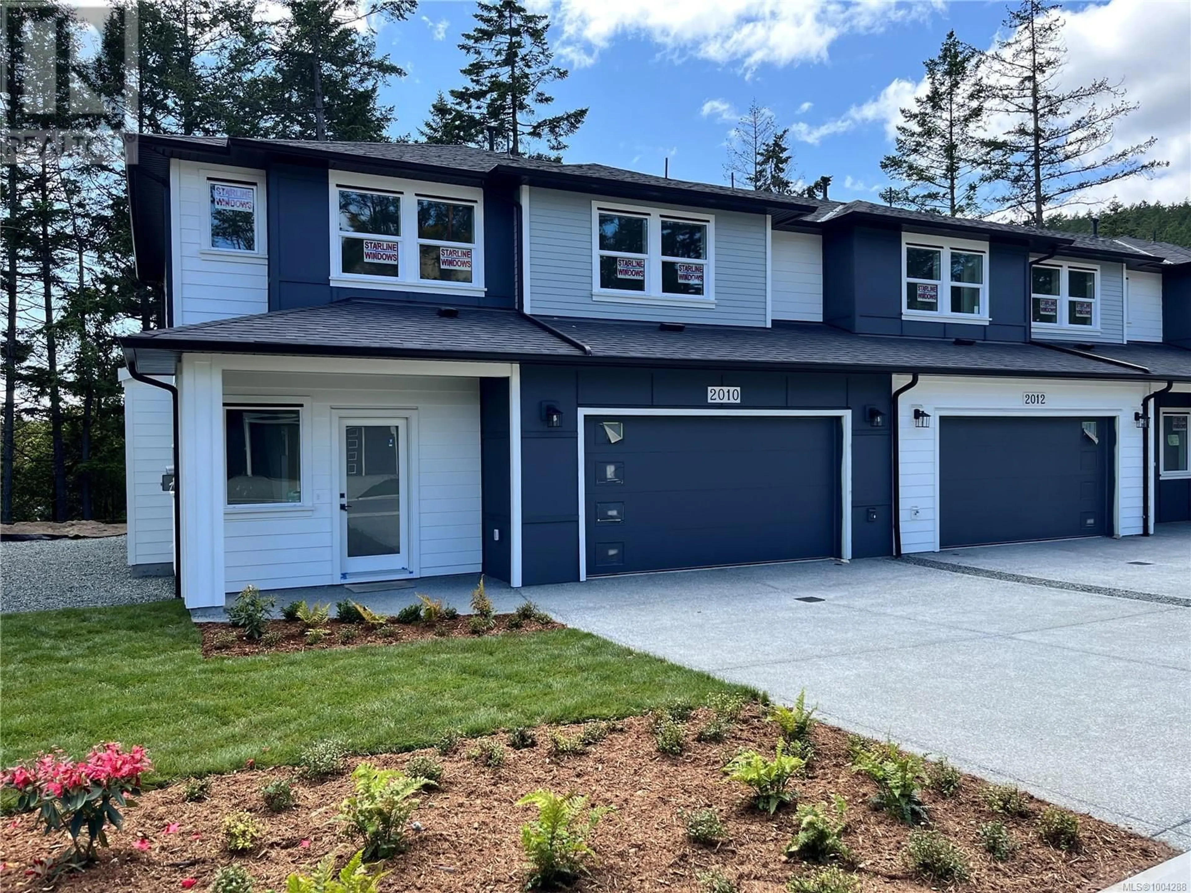 Home with vinyl exterior material, street for 2010 WEST PARK LANE, View Royal British Columbia V9B5Z2