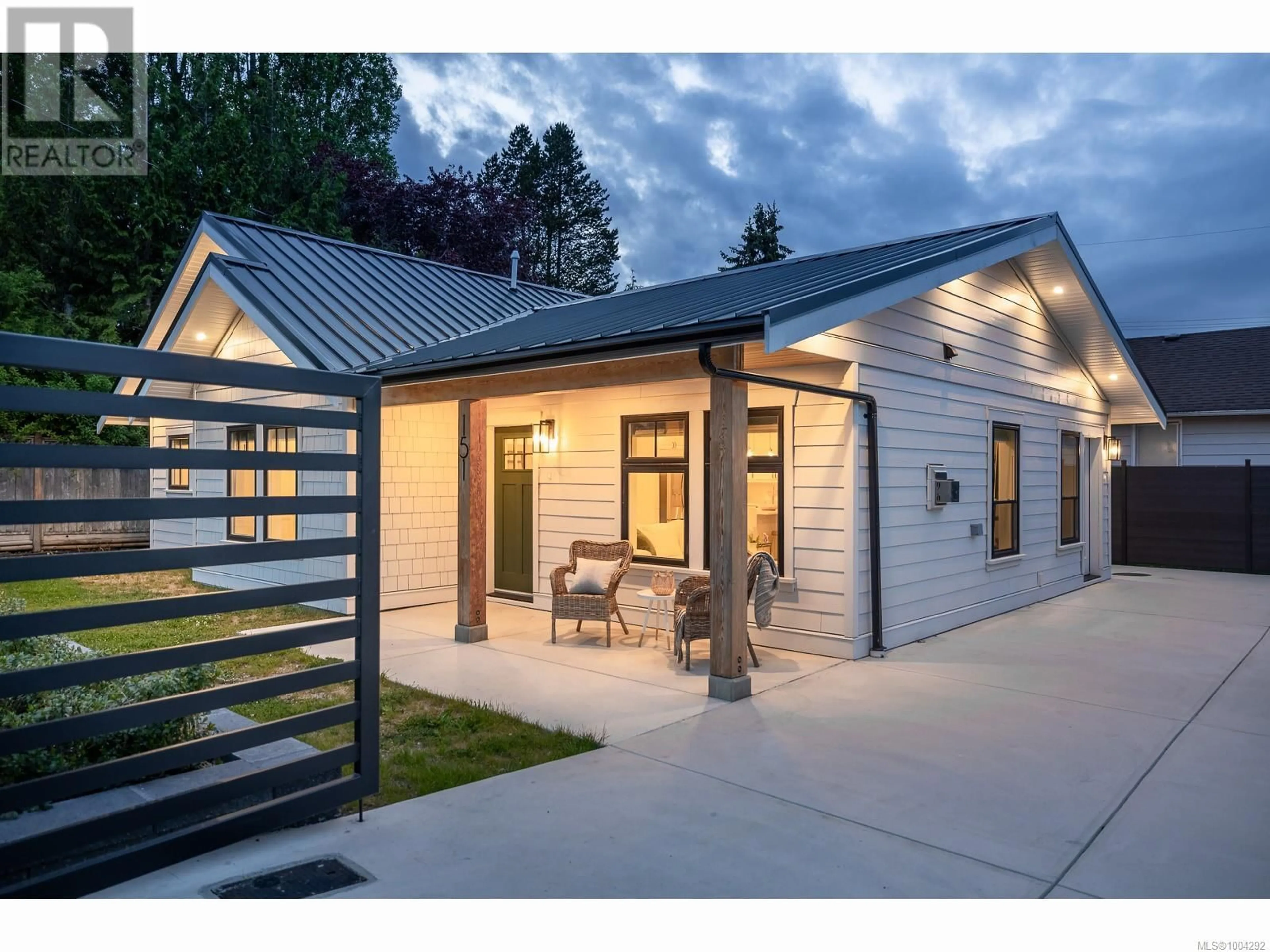 Home with vinyl exterior material, street for 151 HICKEY AVENUE, Parksville British Columbia V9P1M1