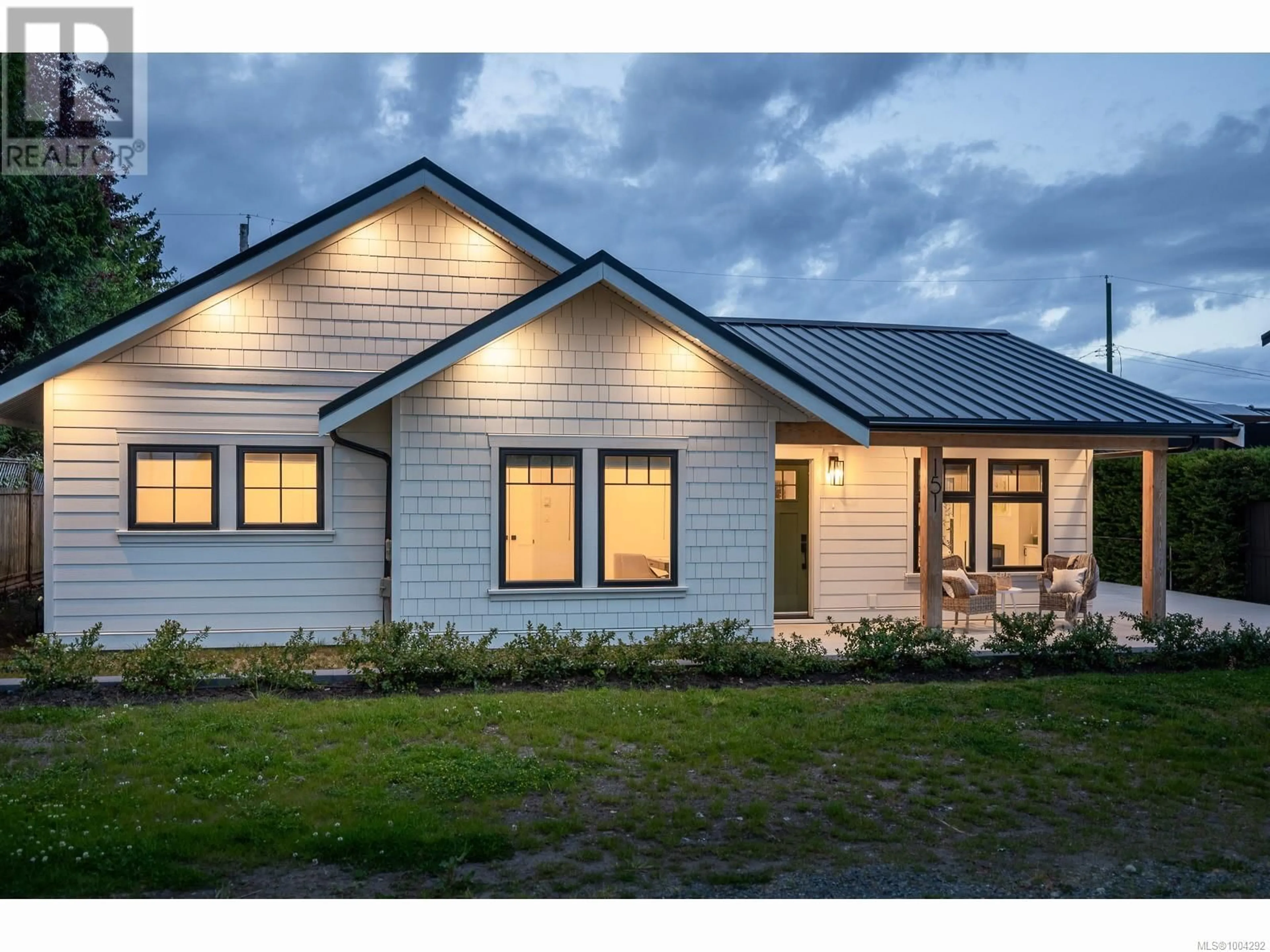 Home with vinyl exterior material, street for 151 HICKEY AVENUE, Parksville British Columbia V9P1M1