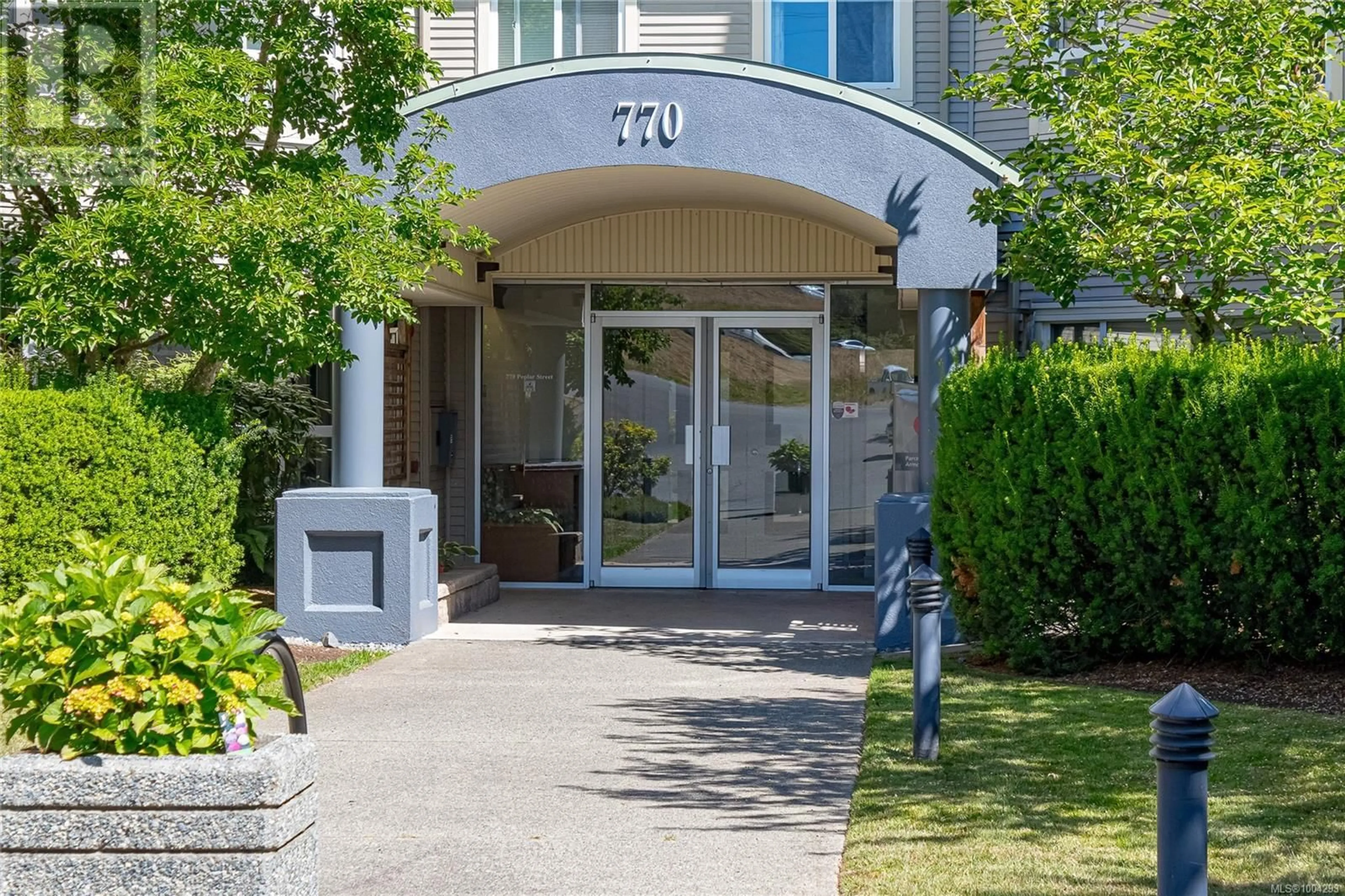 Indoor foyer for 406 - 770 POPLAR STREET, Nanaimo British Columbia V9S2H6