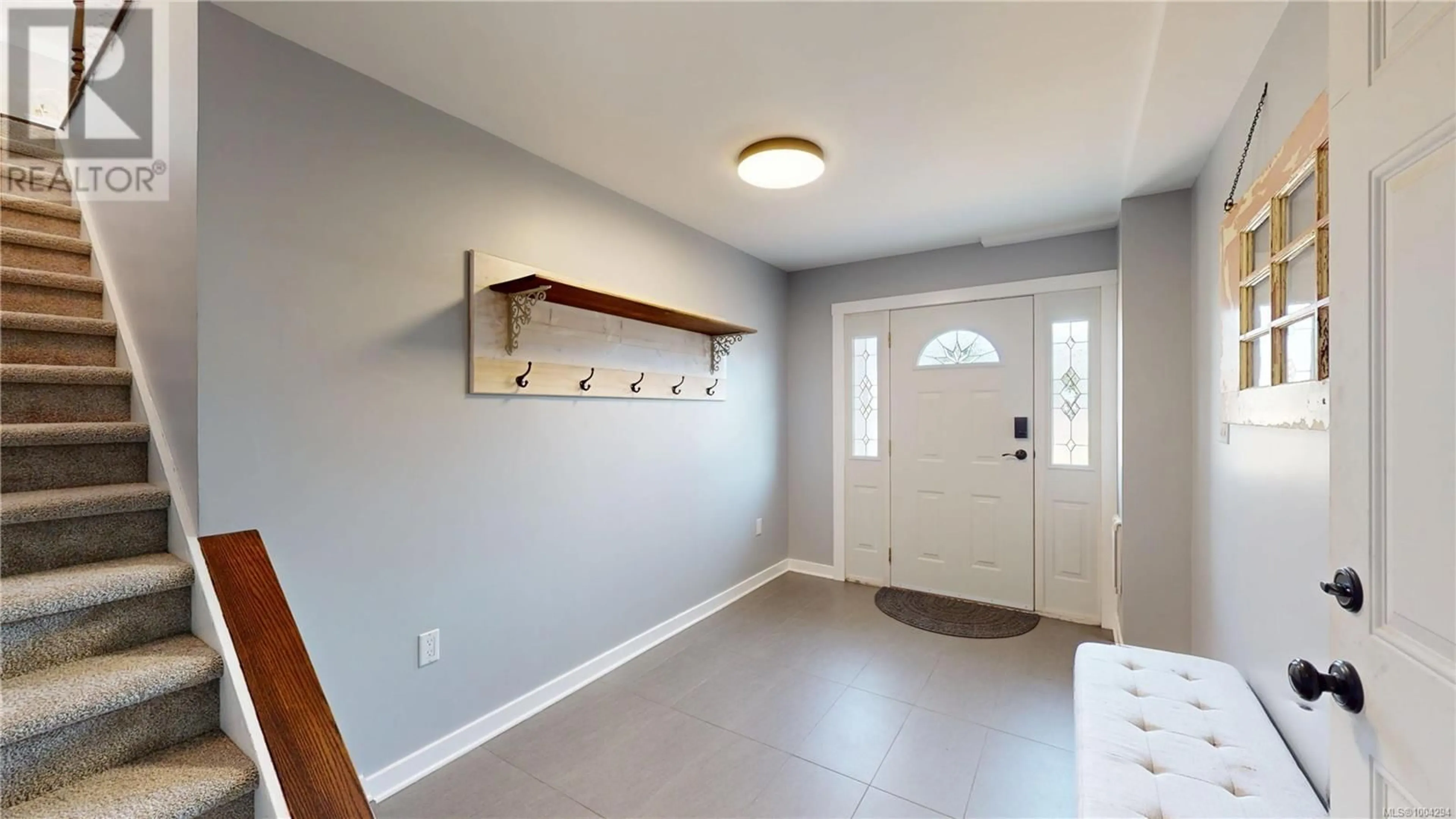 Indoor entryway for 3050 SHOREVIEW DRIVE, Langford British Columbia V9B4K5