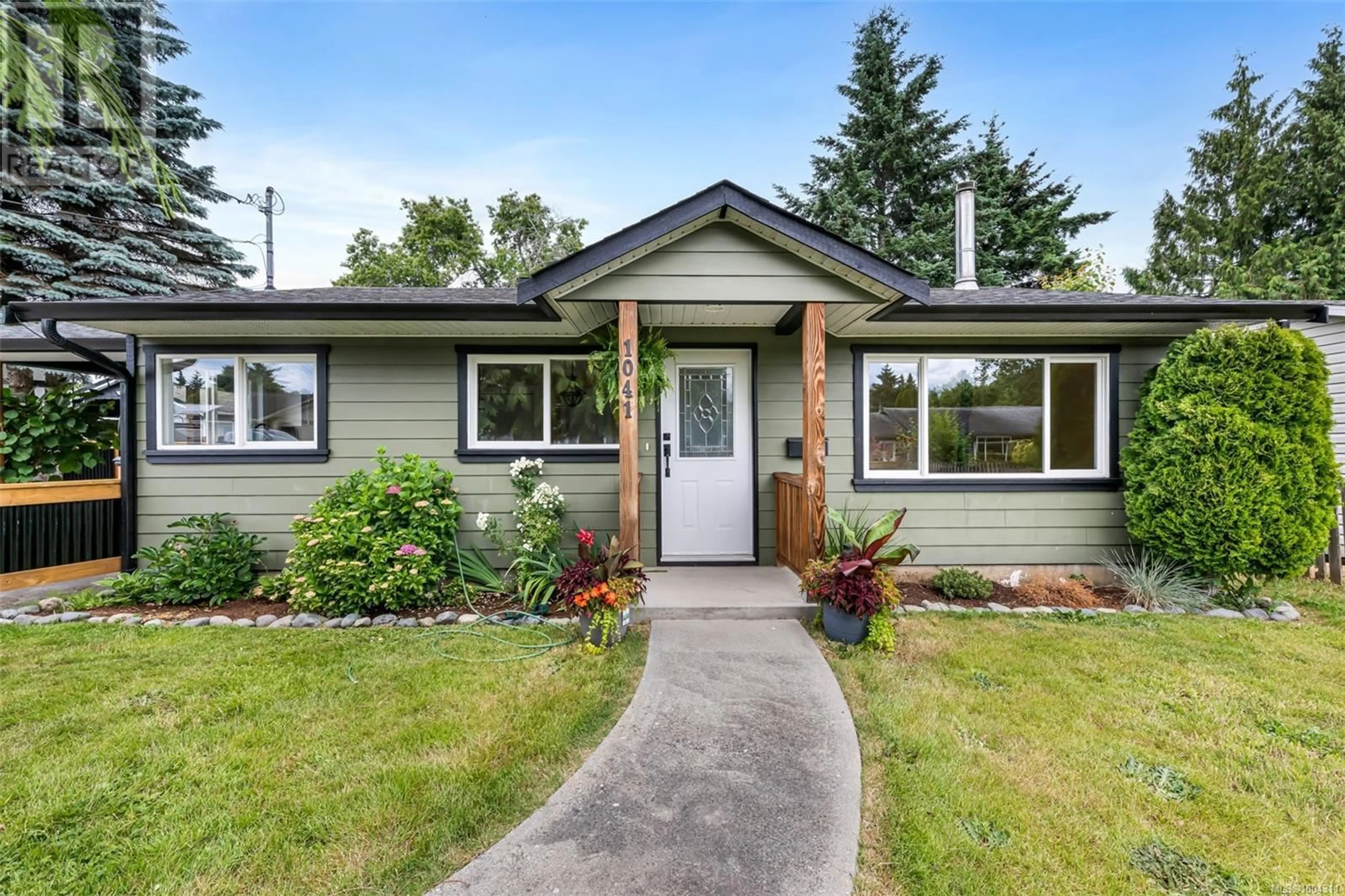 Home with vinyl exterior material, street for 1041 CHASTER STREET, Duncan British Columbia V9L2K8