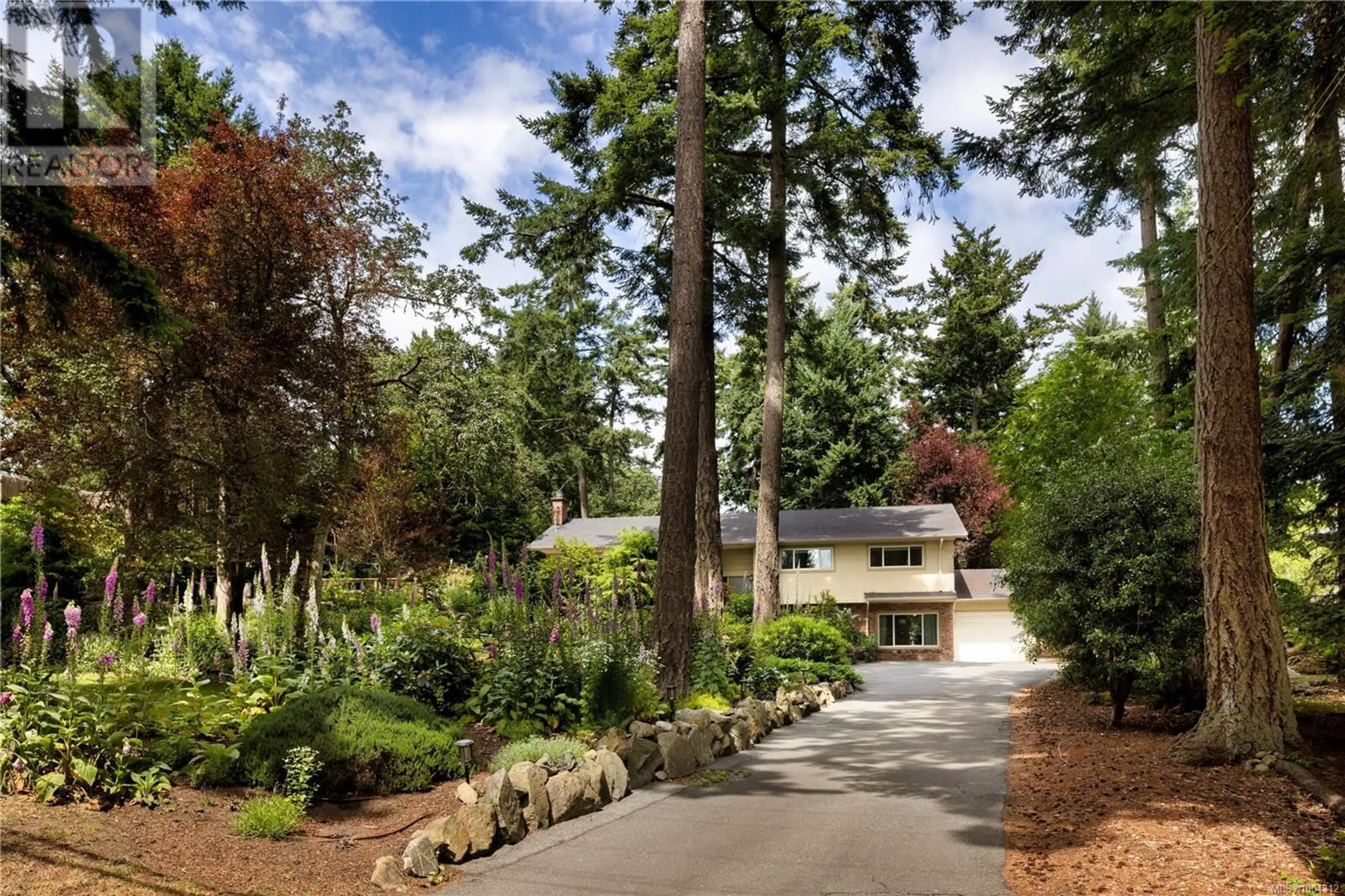 Unknown for 2914 TUDOR AVENUE, Saanich British Columbia V8N1M1