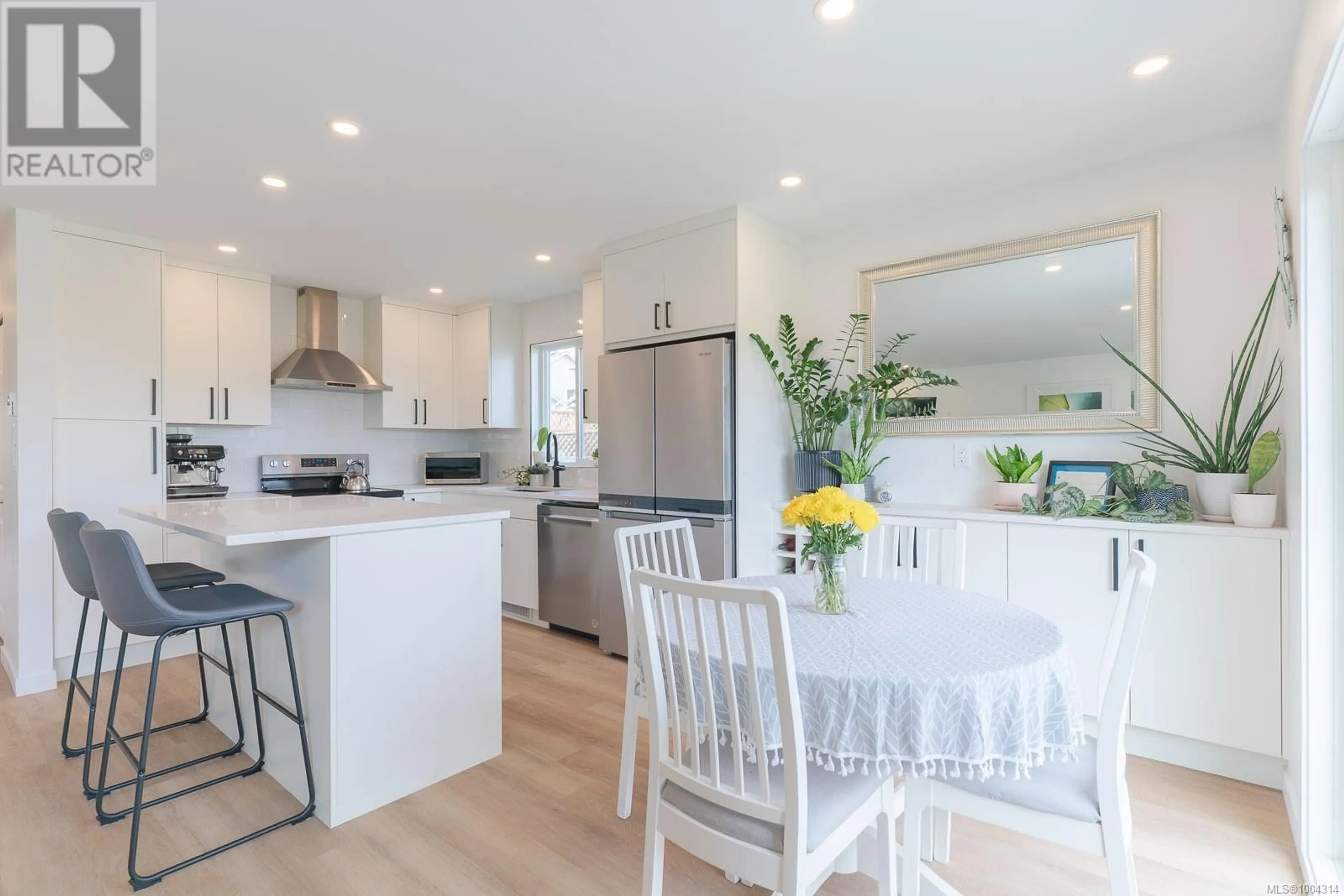 Open concept kitchen, wood/laminate floor for 48 - 6245 BLUEBACK ROAD, Nanaimo British Columbia V9V1N7