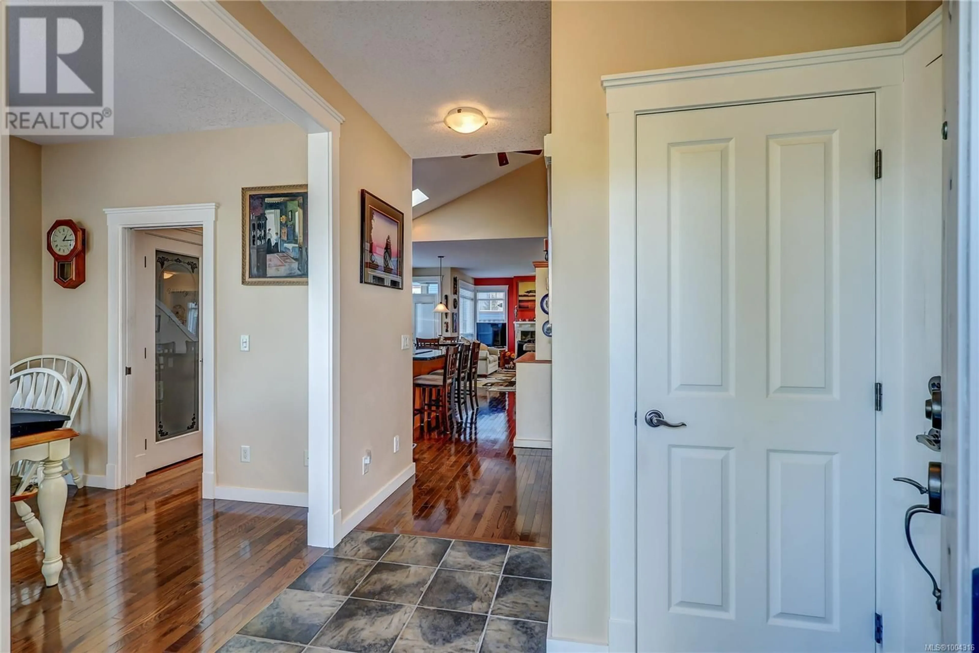 Indoor entryway for 24 - 500 RUSSELL ROAD, Ladysmith British Columbia V9G1W3