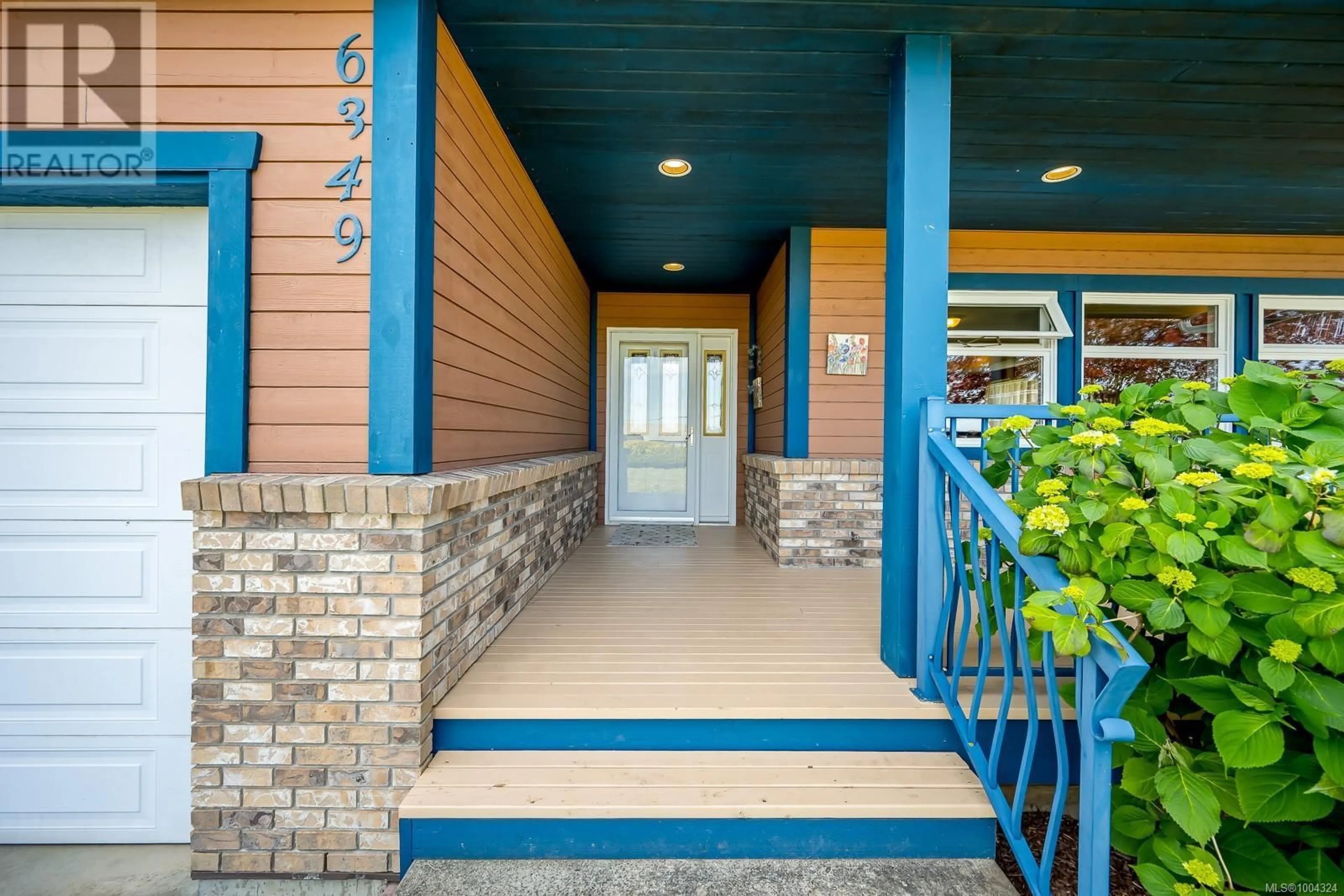 Indoor entryway for 6349 EAGLES DRIVE, Courtenay British Columbia V9J1V4