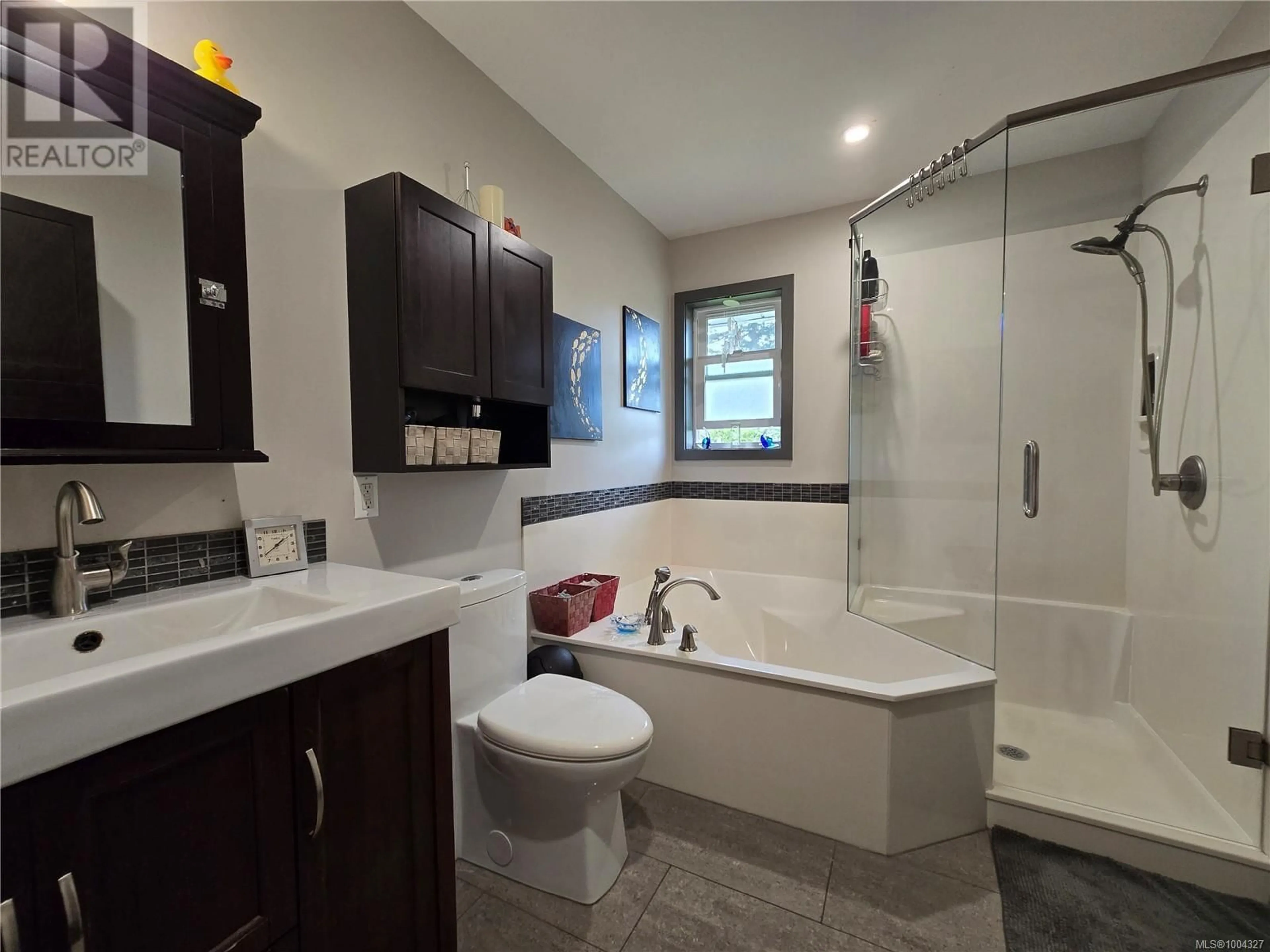 Contemporary bathroom, ceramic/tile floor for 6315 ROBIN WAY, Central Saanich British Columbia V8Z5Y2
