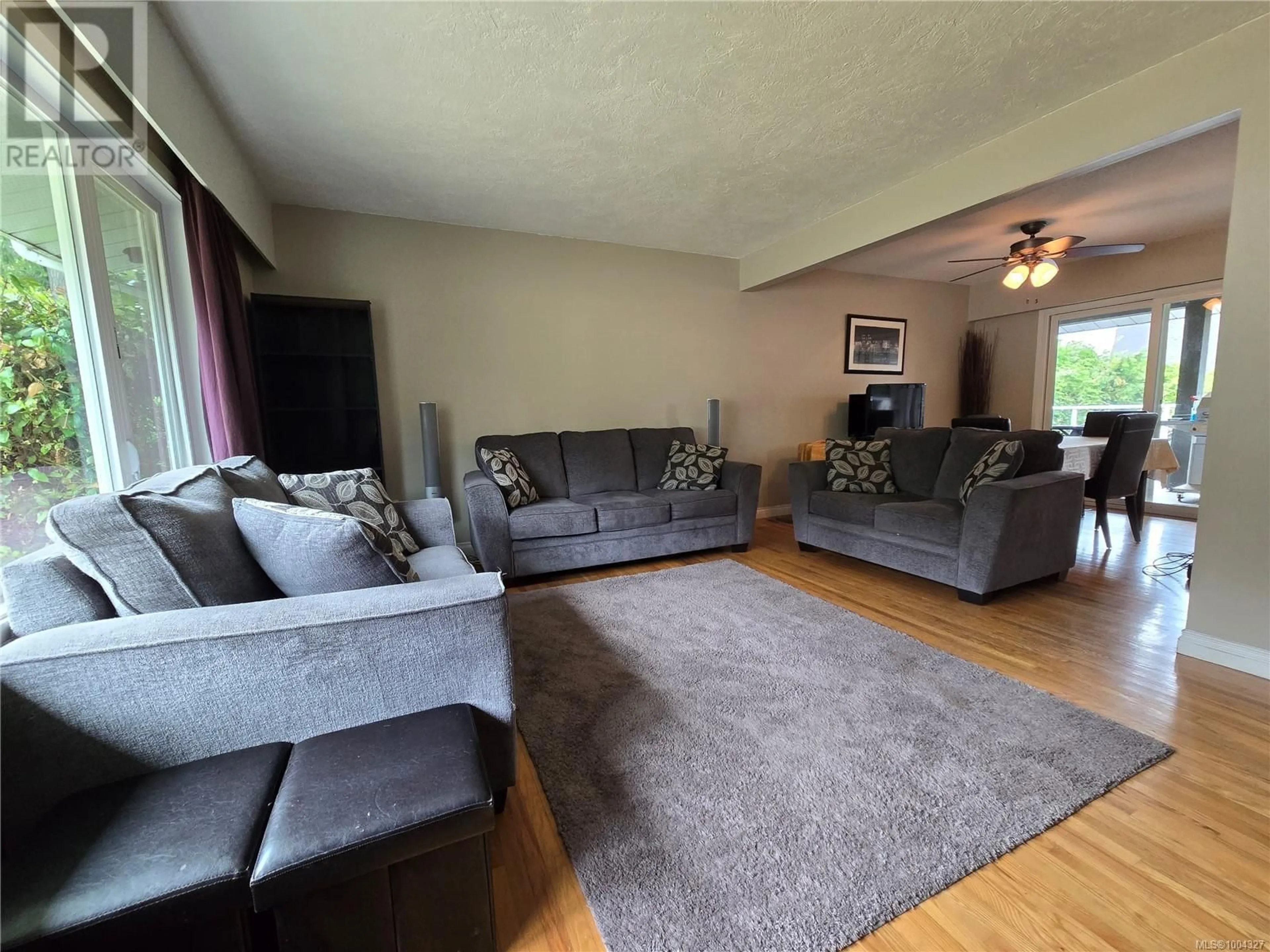 Living room with furniture, unknown for 6315 ROBIN WAY, Central Saanich British Columbia V8Z5Y2