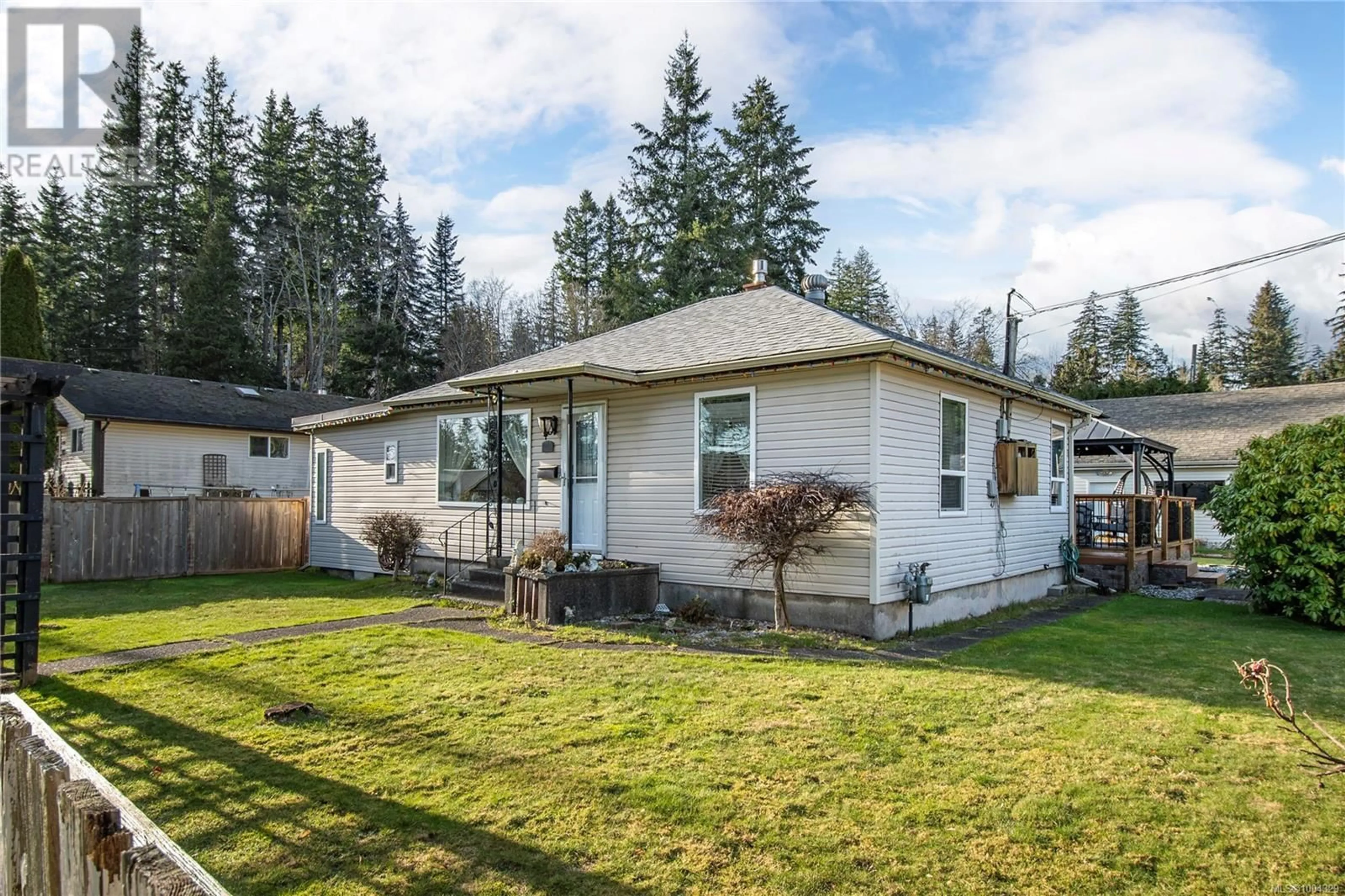 Home with vinyl exterior material, street for 2742 VARGO ROAD, Campbell River British Columbia V9W4W9