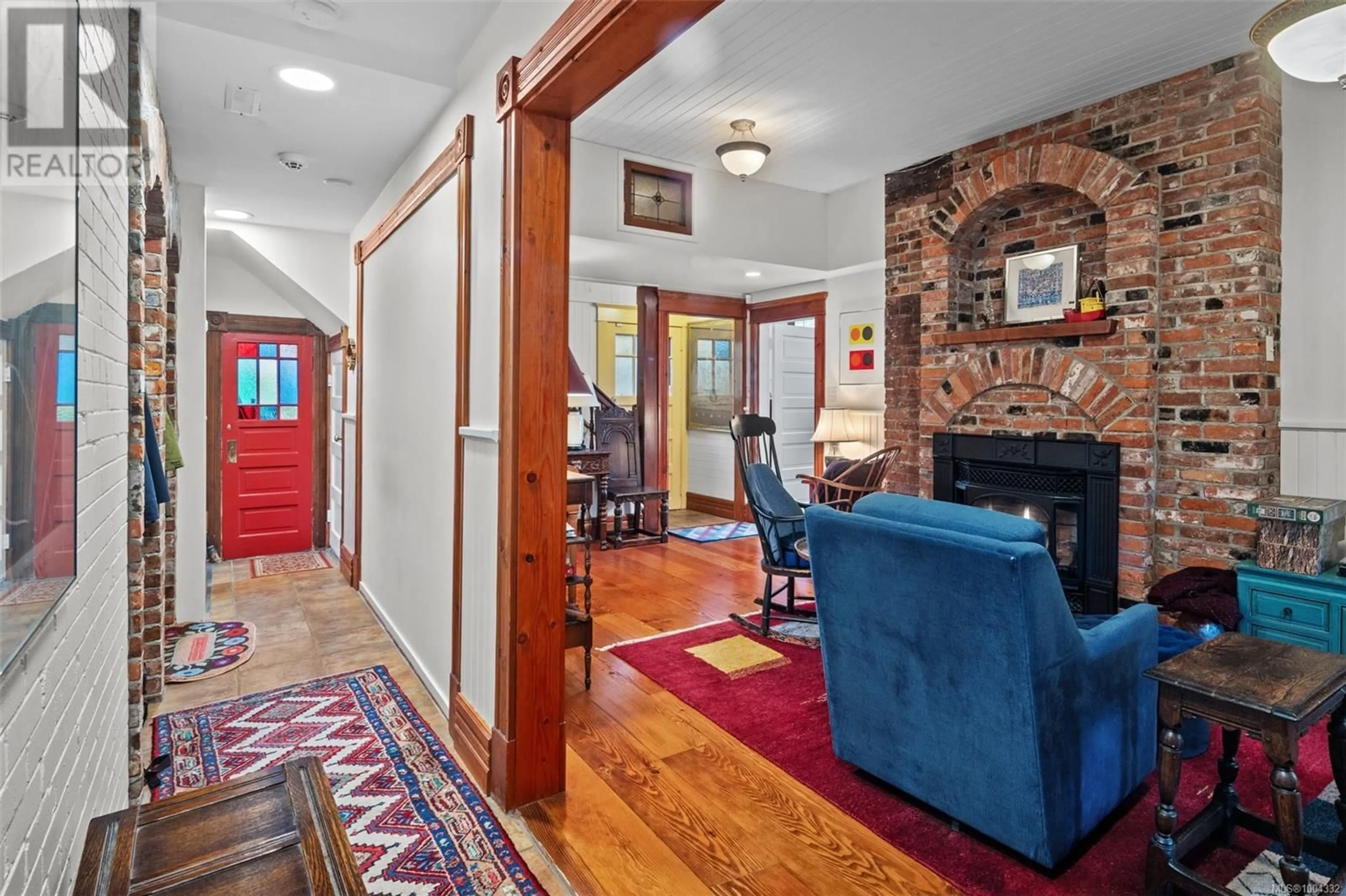 Indoor foyer for 2088 FALKLAND PLACE, Oak Bay British Columbia V8S4M5