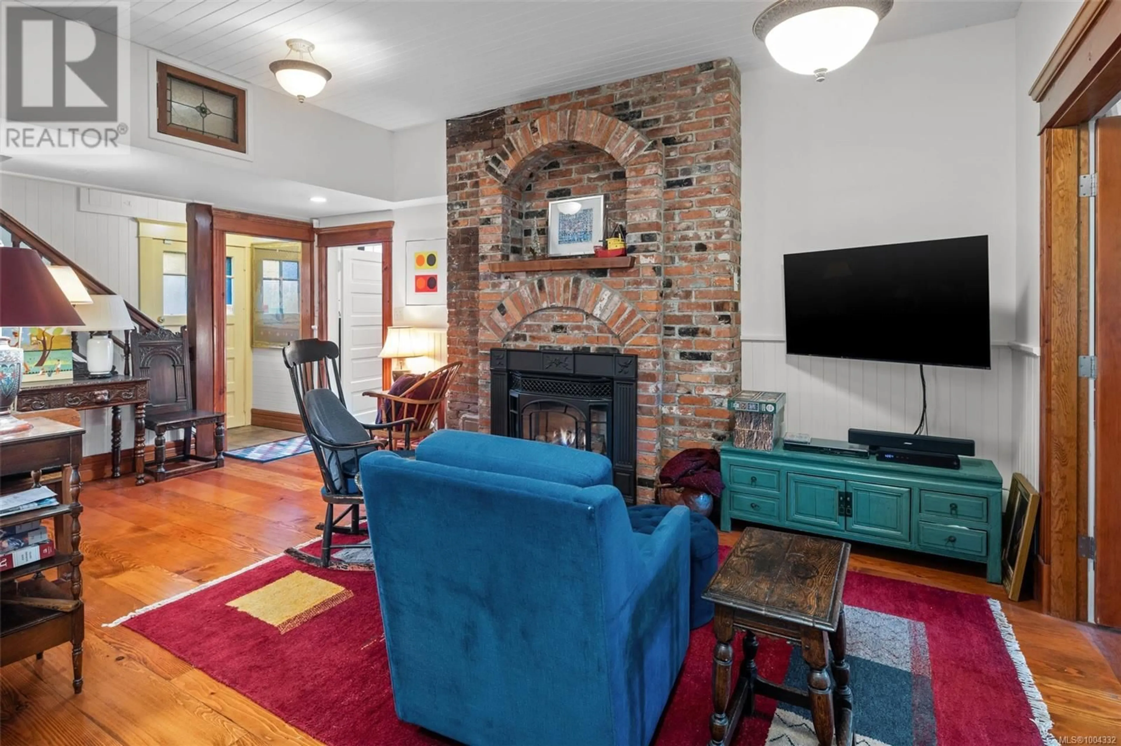Living room with furniture, unknown for 2088 FALKLAND PLACE, Oak Bay British Columbia V8S4M5