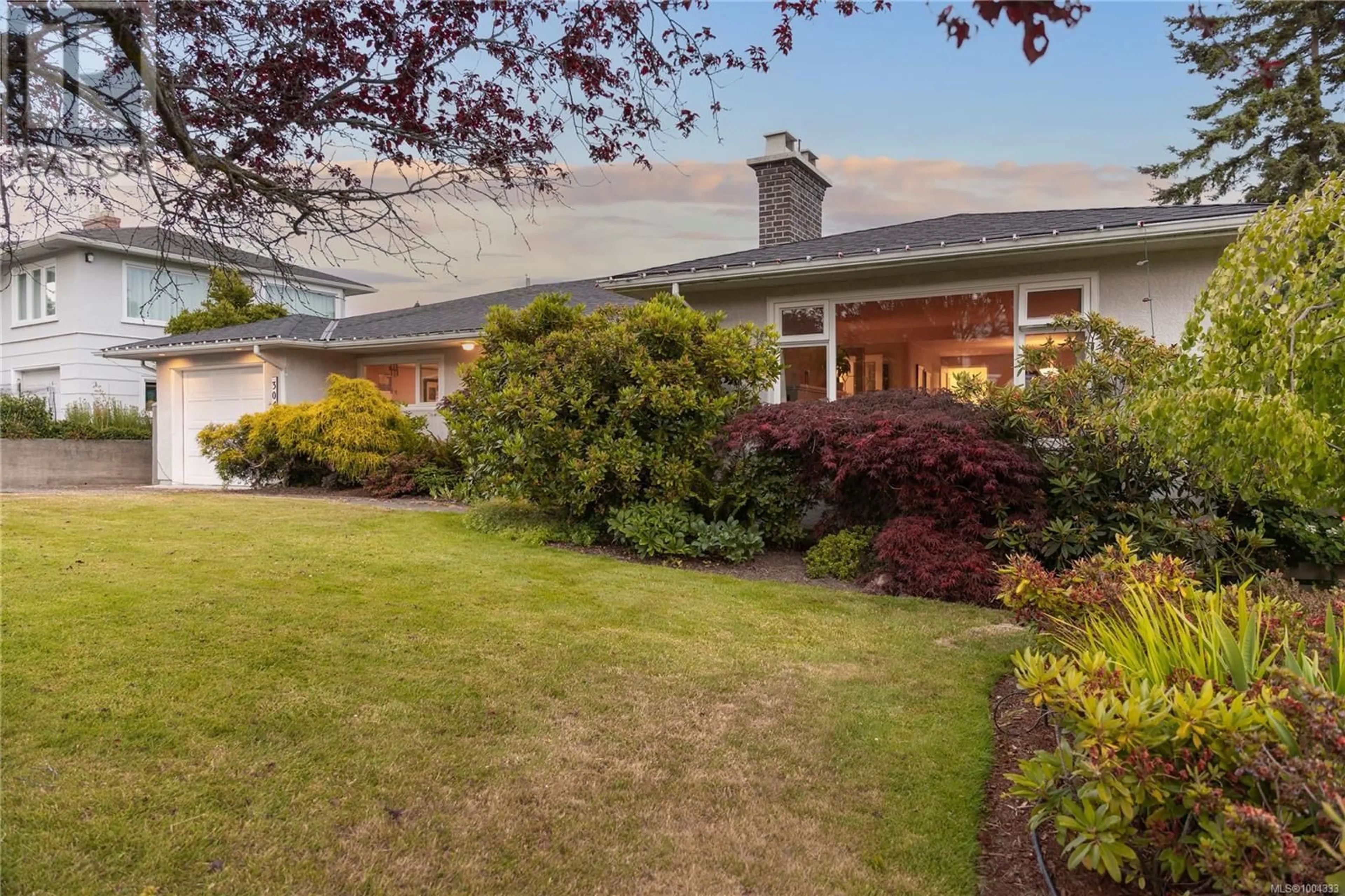 A pic from outside/outdoor area/front of a property/back of a property/a pic from drone, street for 3045 LARKDOWNE ROAD, Oak Bay British Columbia V8R5N3