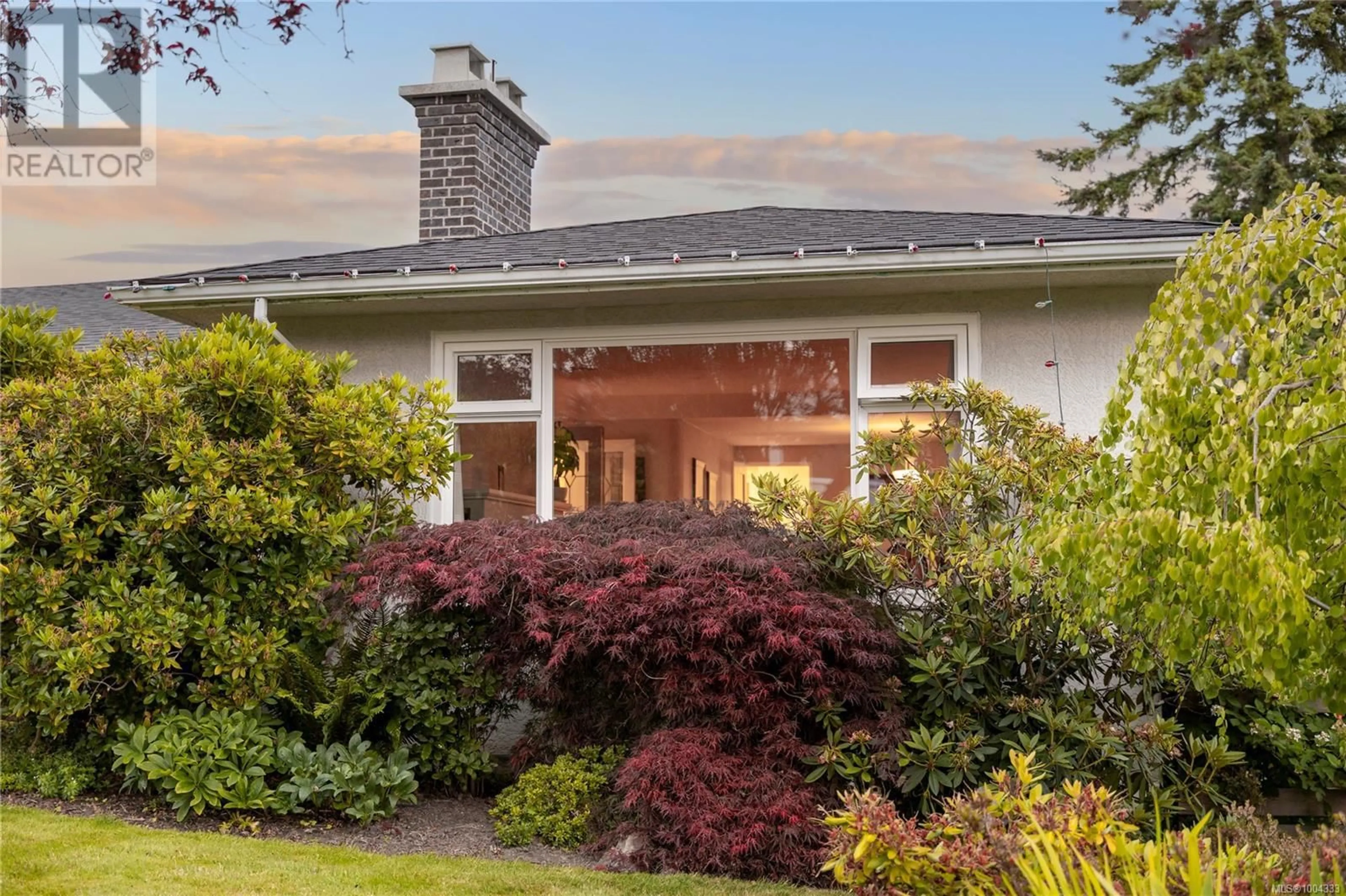 Home with brick exterior material, unknown for 3045 LARKDOWNE ROAD, Oak Bay British Columbia V8R5N3