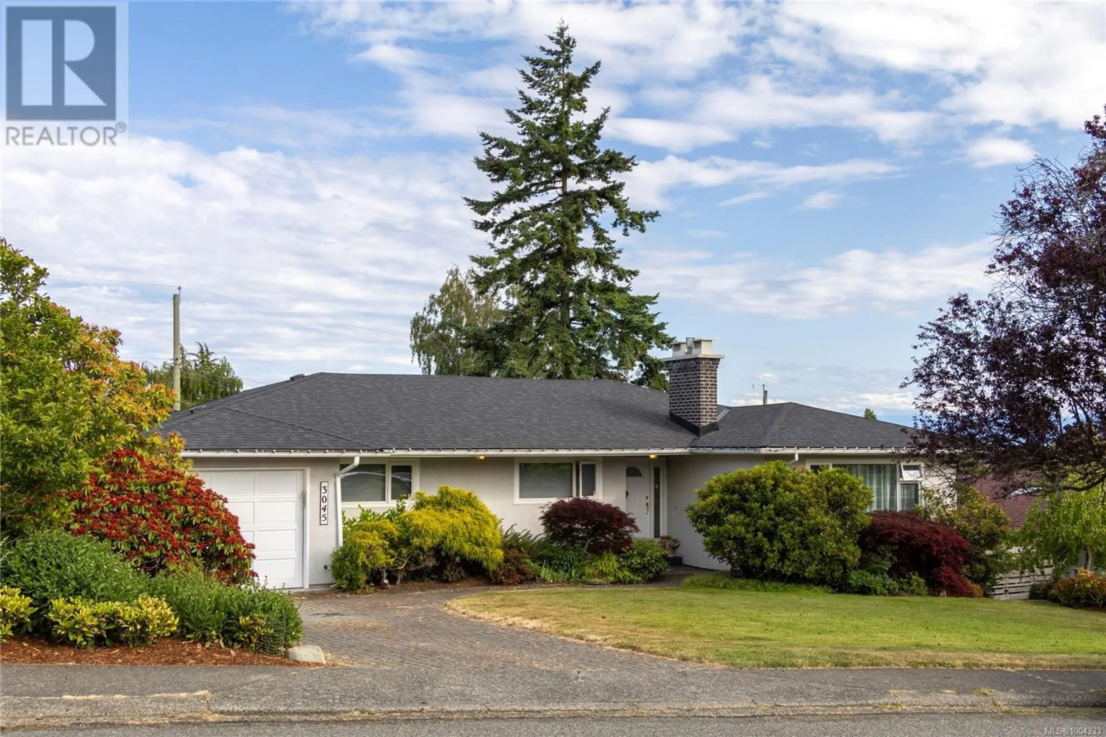 Home with vinyl exterior material, street for 3045 LARKDOWNE ROAD, Oak Bay British Columbia V8R5N3
