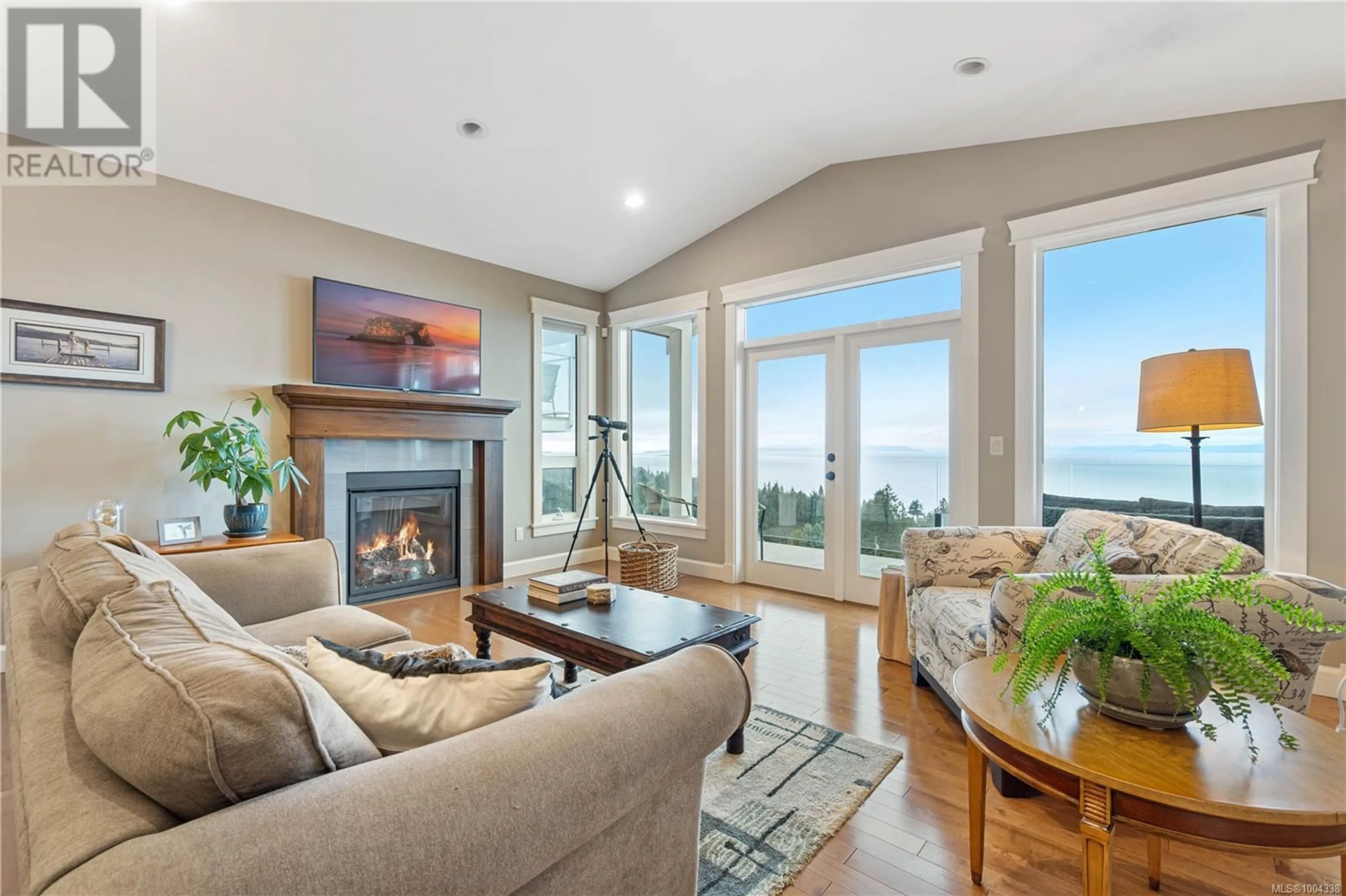 Living room with furniture, unknown for 5340 ROYAL SEA VIEW, Nanaimo British Columbia V9T0B9