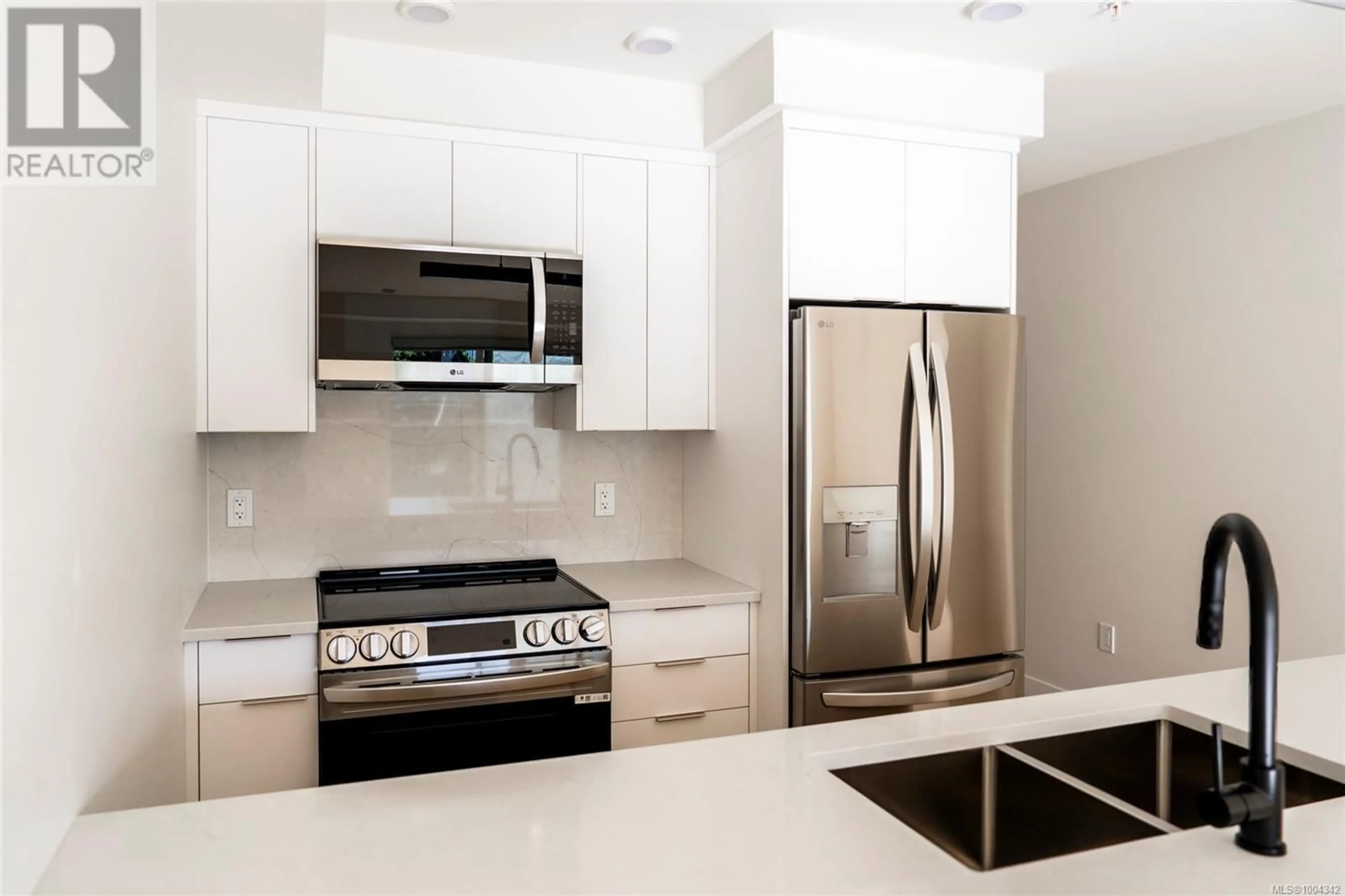 Contemporary kitchen, ceramic/tile floor for 301 - 45 HALIBURTON STREET, Nanaimo British Columbia V9R4V6