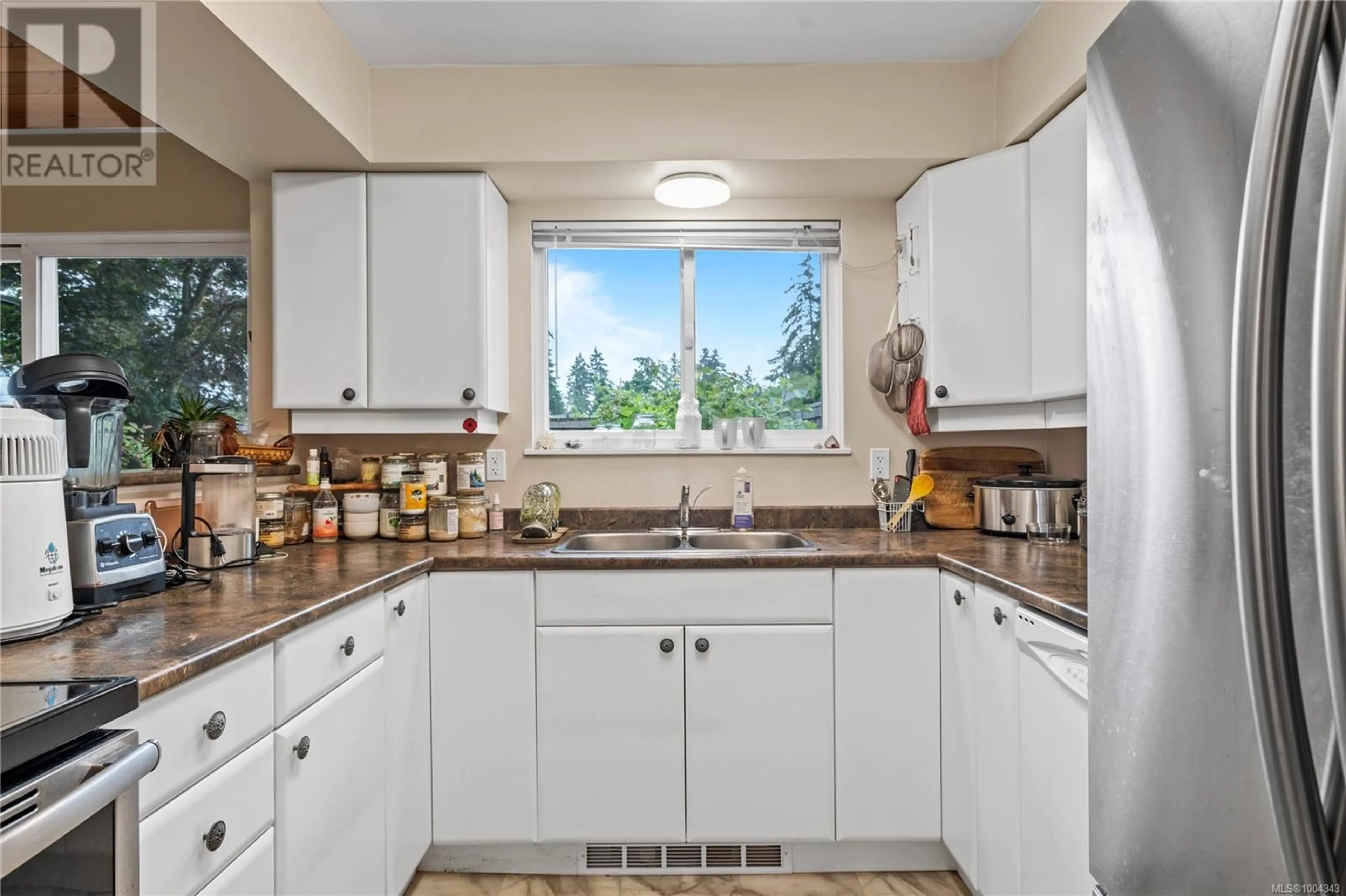 Standard kitchen, ceramic/tile floor for 16 - 267 CORFIELD STREET, Parksville British Columbia V9P0A8