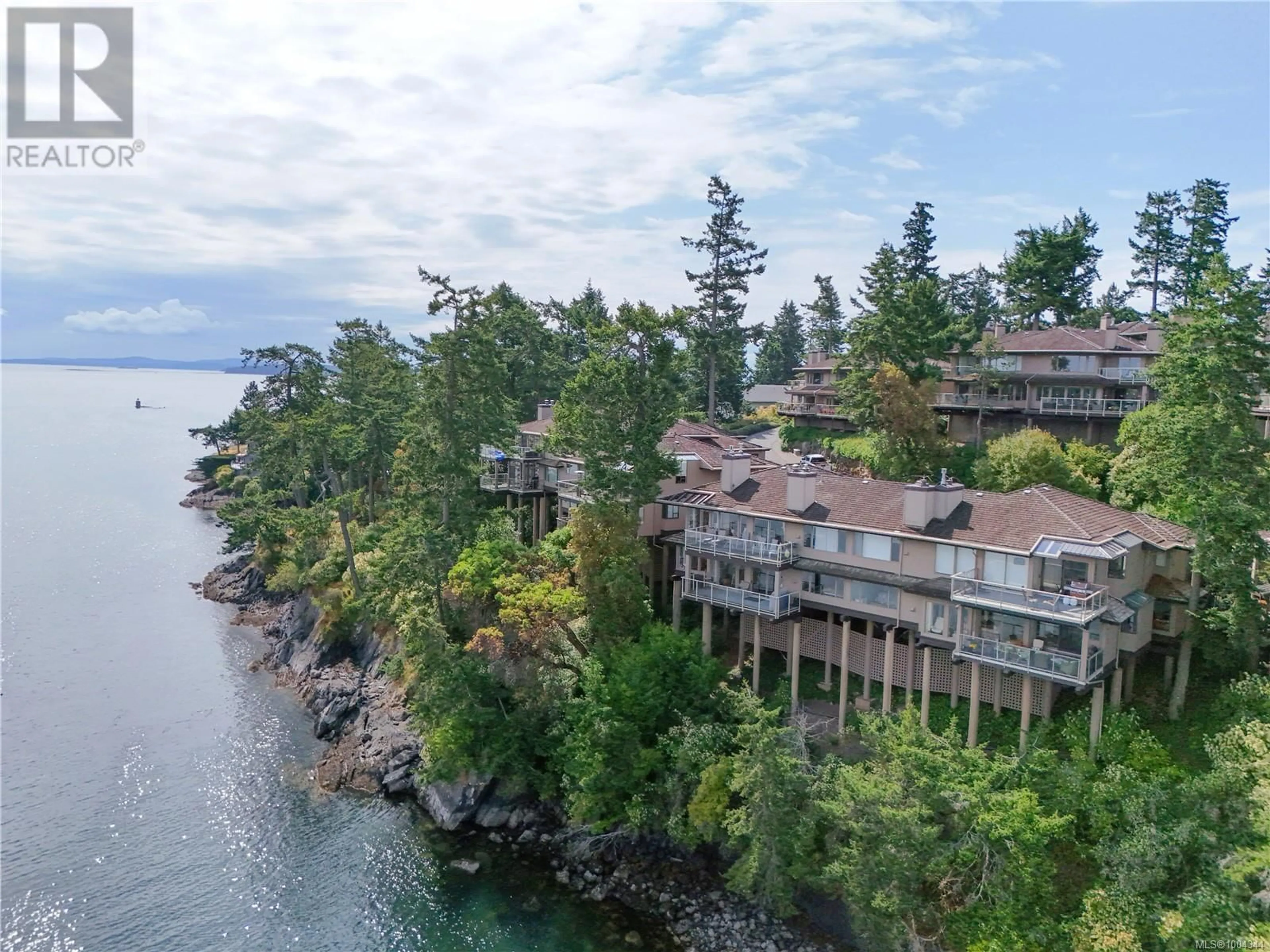 A pic from outside/outdoor area/front of a property/back of a property/a pic from drone, water/lake/river/ocean view for 16 - 2353 HARBOUR ROAD, Sidney British Columbia V8L3X8