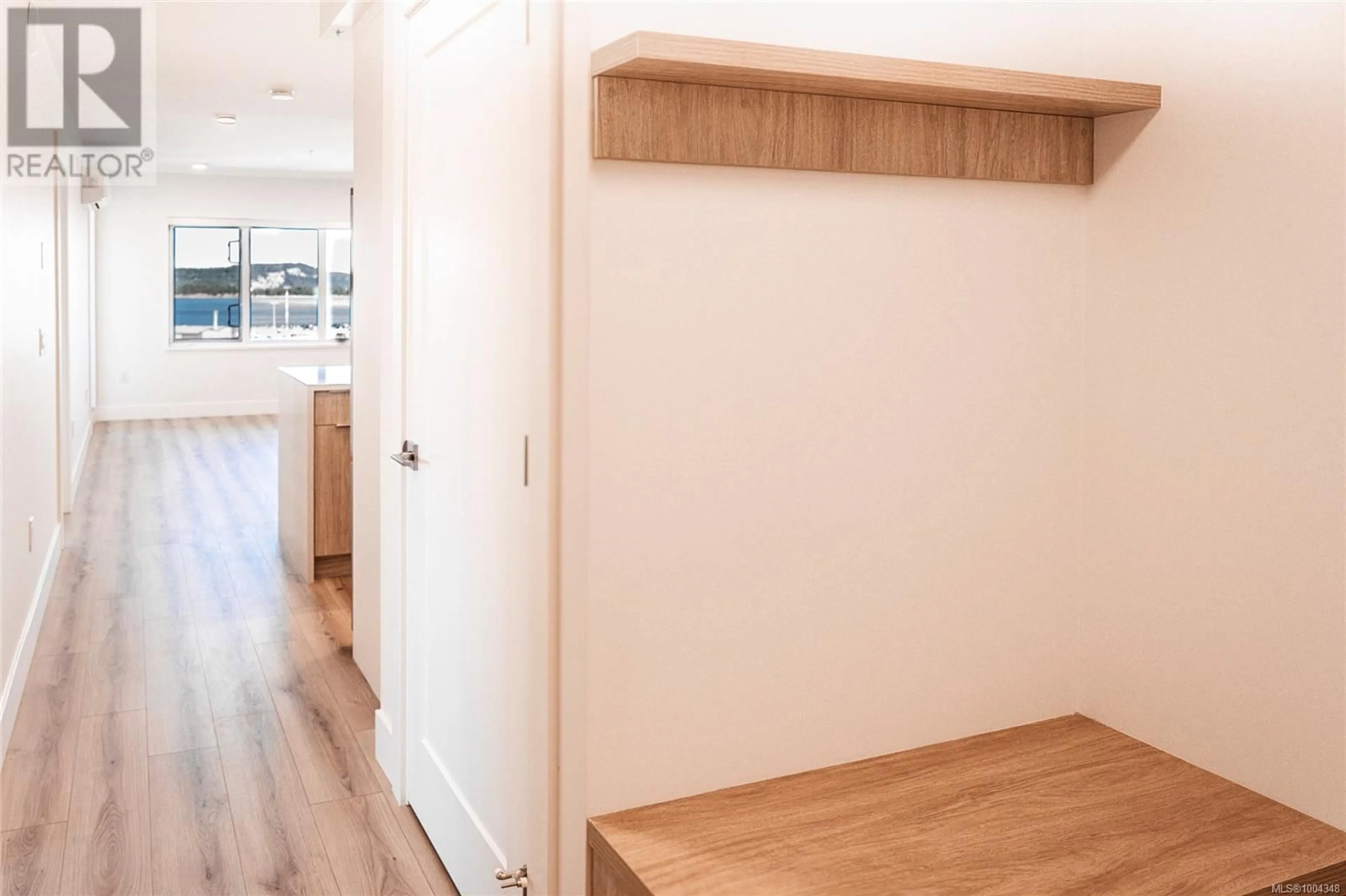 Indoor entryway for 502 - 45 HALIBURTON STREET, Nanaimo British Columbia V9R4V6