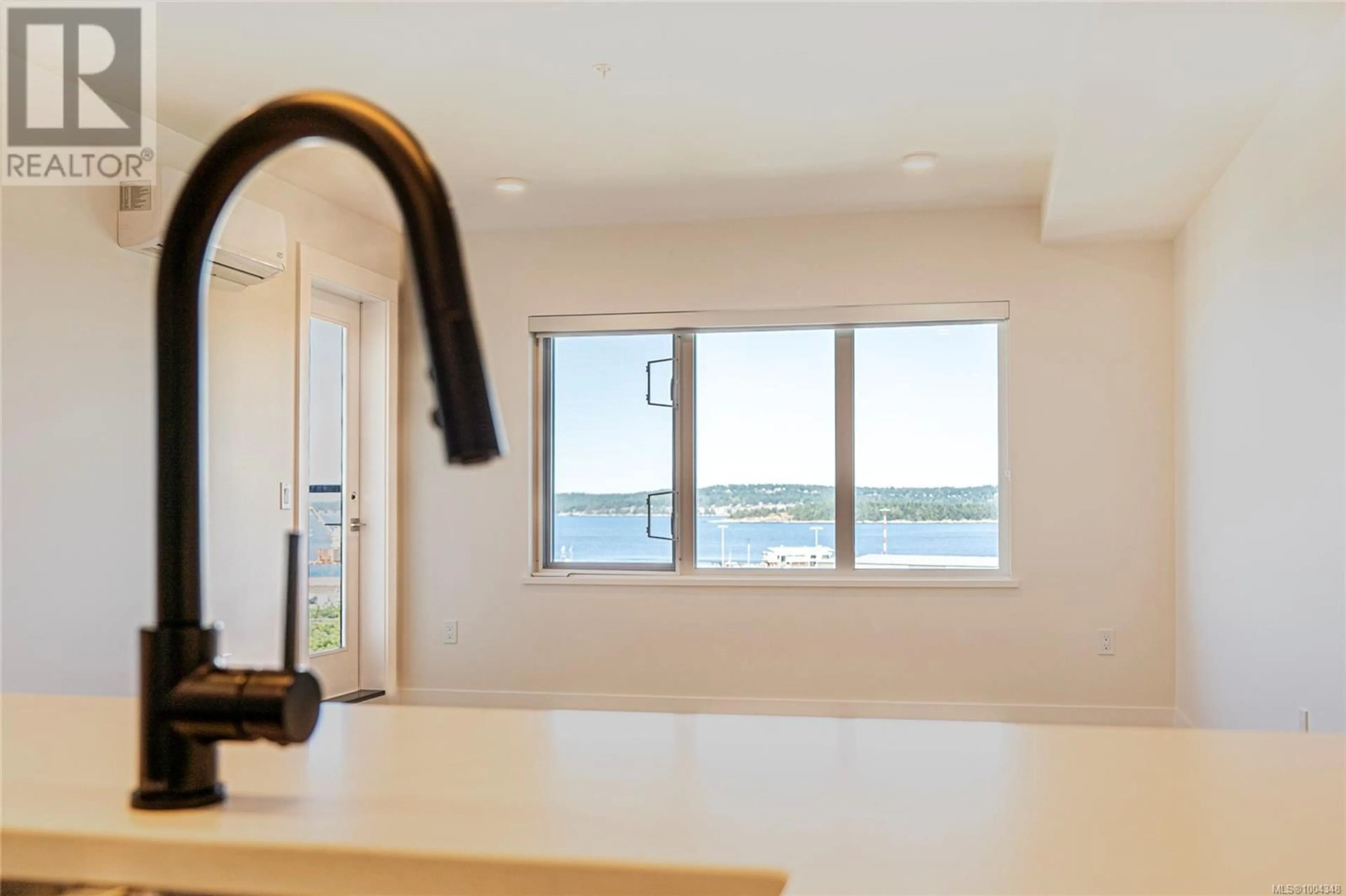 Contemporary bathroom, ceramic/tile floor for 502 - 45 HALIBURTON STREET, Nanaimo British Columbia V9R4V6