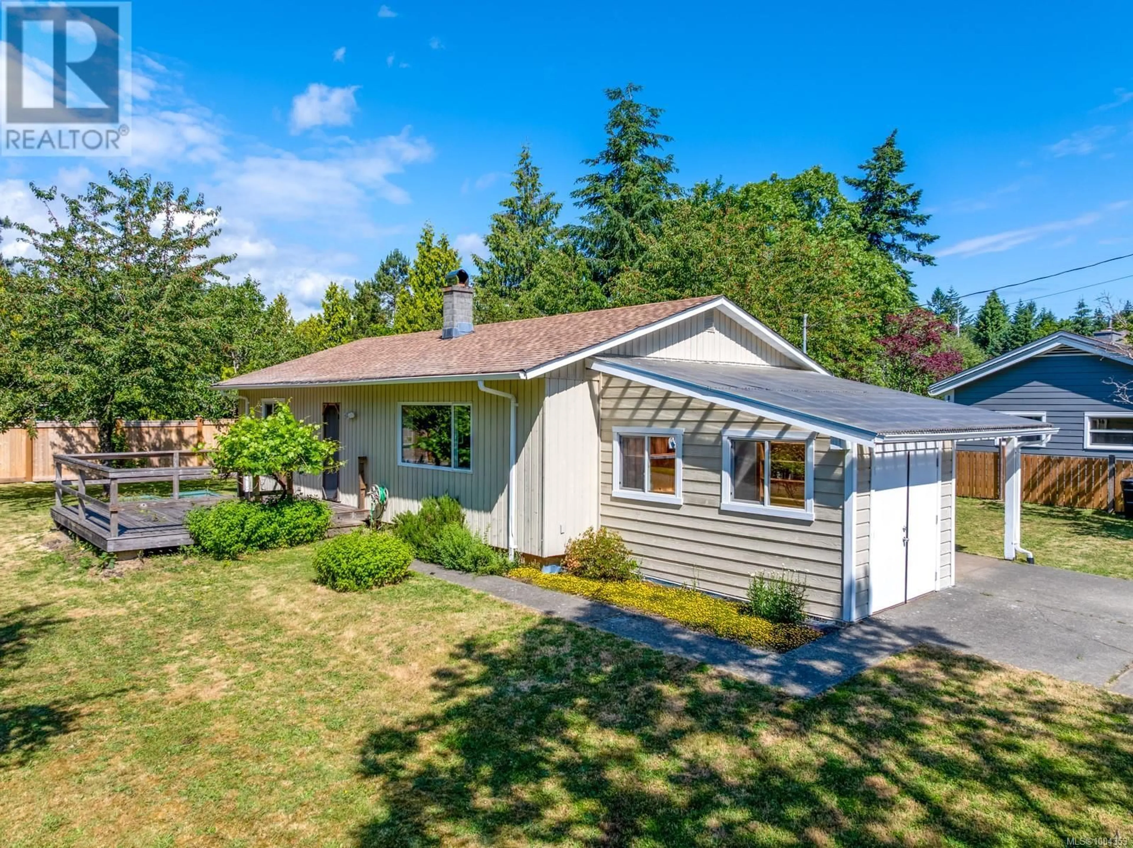 Home with vinyl exterior material, street for 375 CHURCH STREET, Comox British Columbia V9M2C1