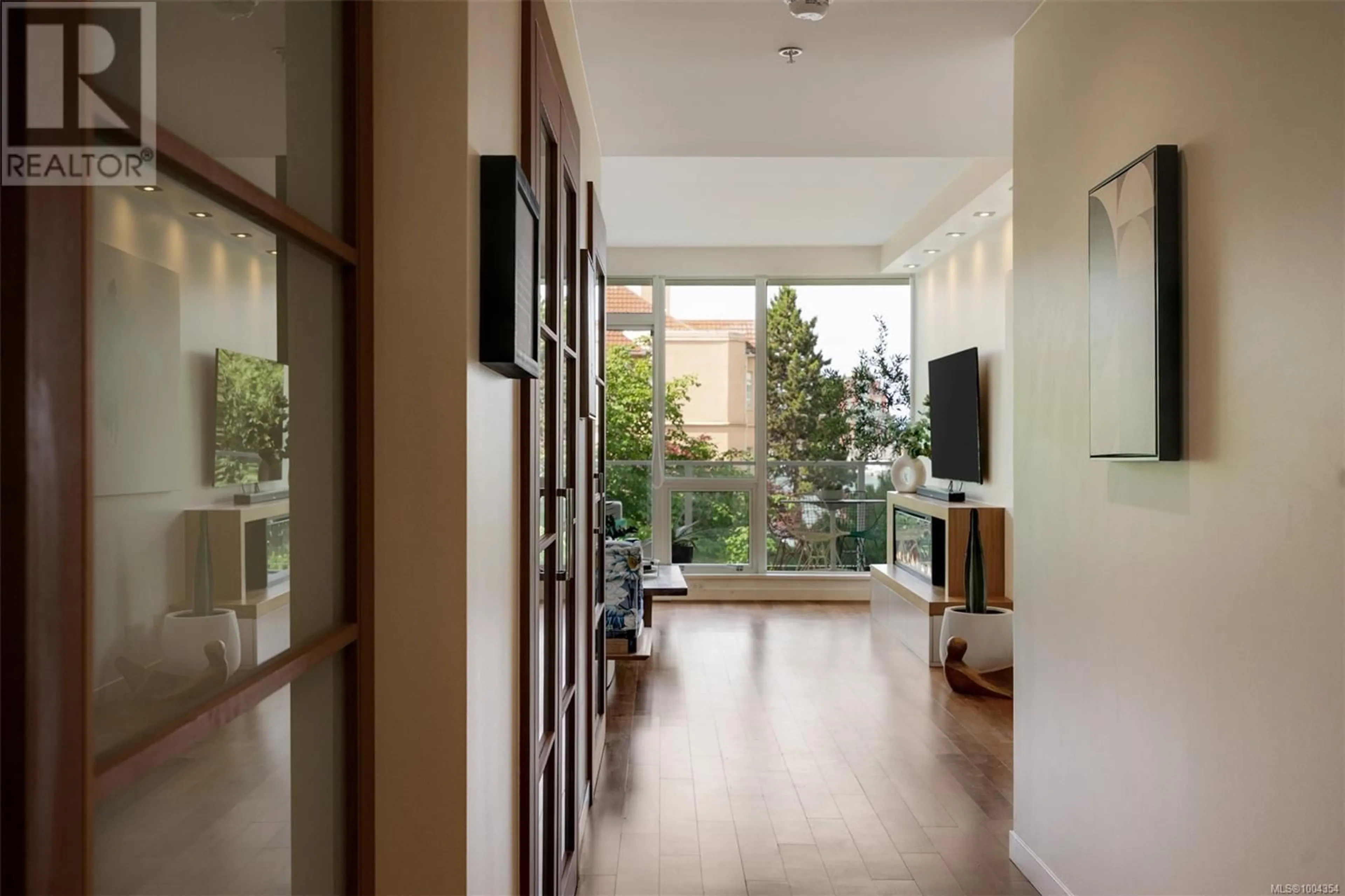 Indoor foyer for 107 - 68 SONGHEES ROAD, Victoria British Columbia V9A0A3
