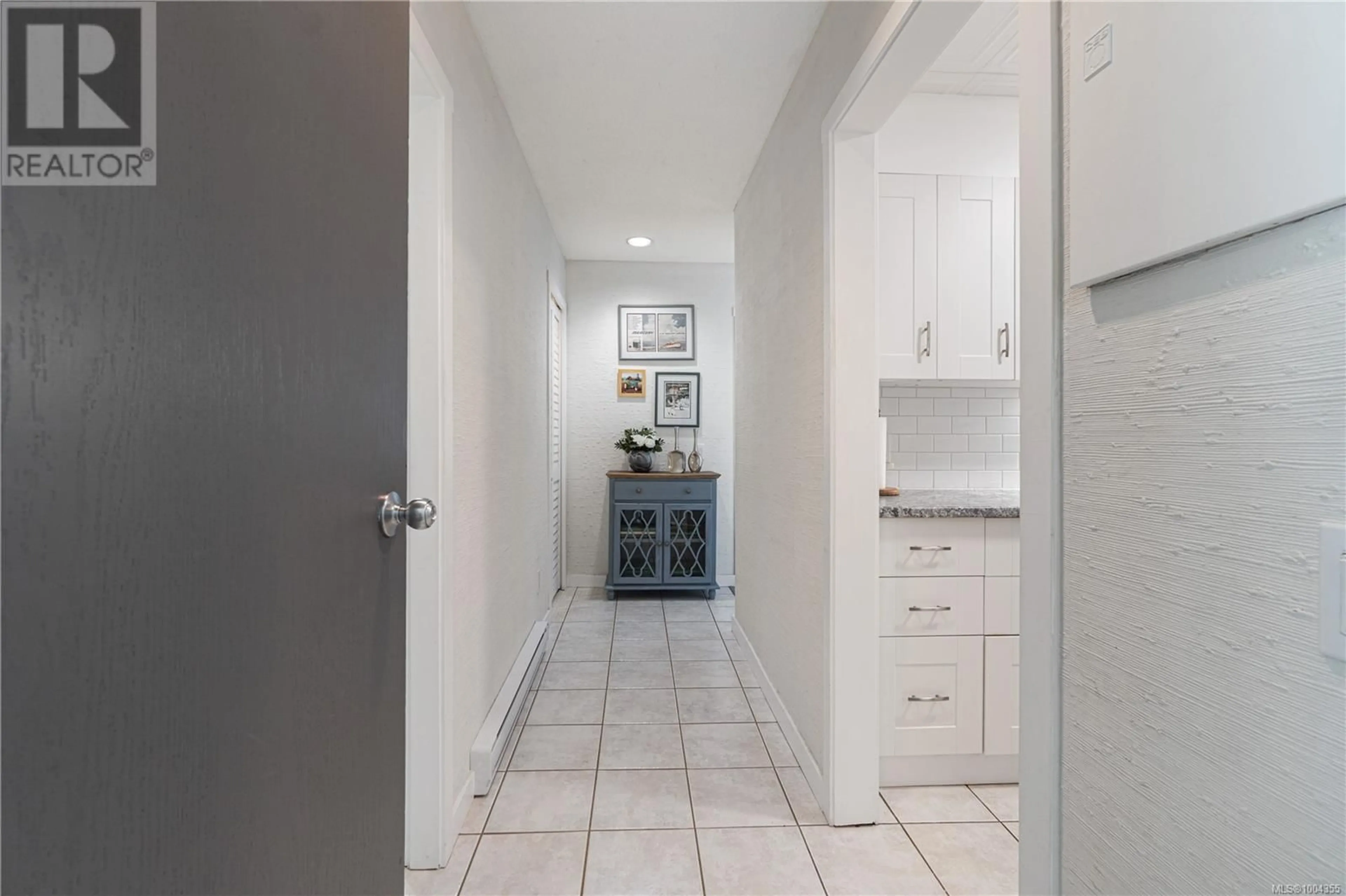 Indoor entryway for 302 - 3555 OUTRIGGER ROAD, Nanoose Bay British Columbia V9P9K1