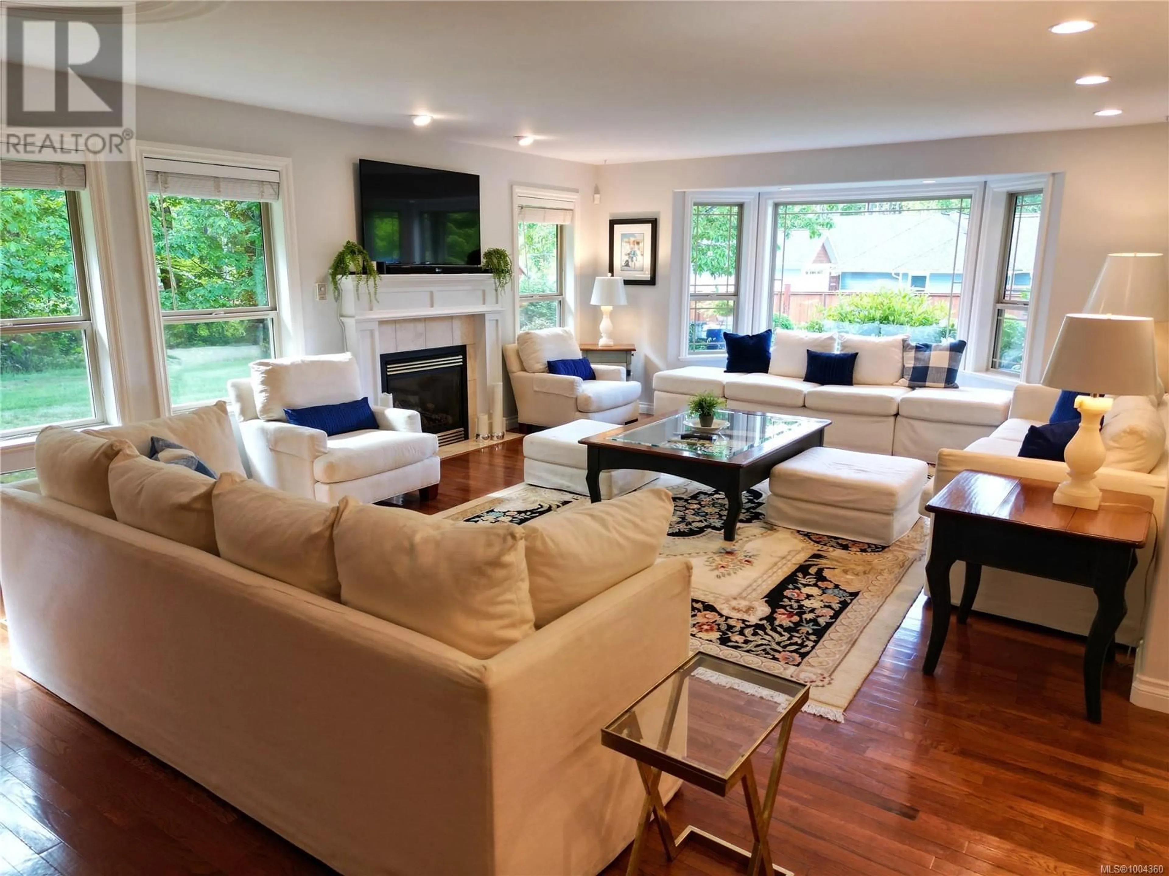 Living room with furniture, wood/laminate floor for 4256 RAVENHILL AVENUE, Port Alberni British Columbia V9Y7S5