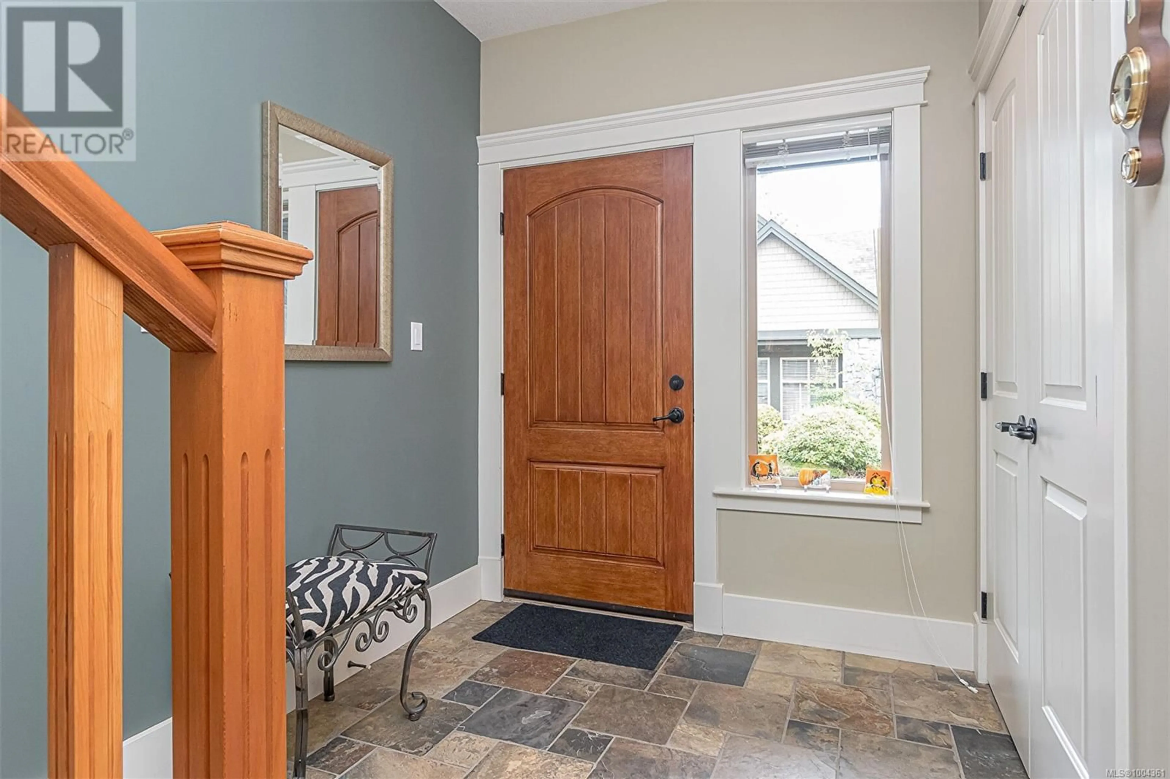 Indoor entryway for 4814 BRIDGEWOOD CLOSE, Nanaimo British Columbia V9V0A1