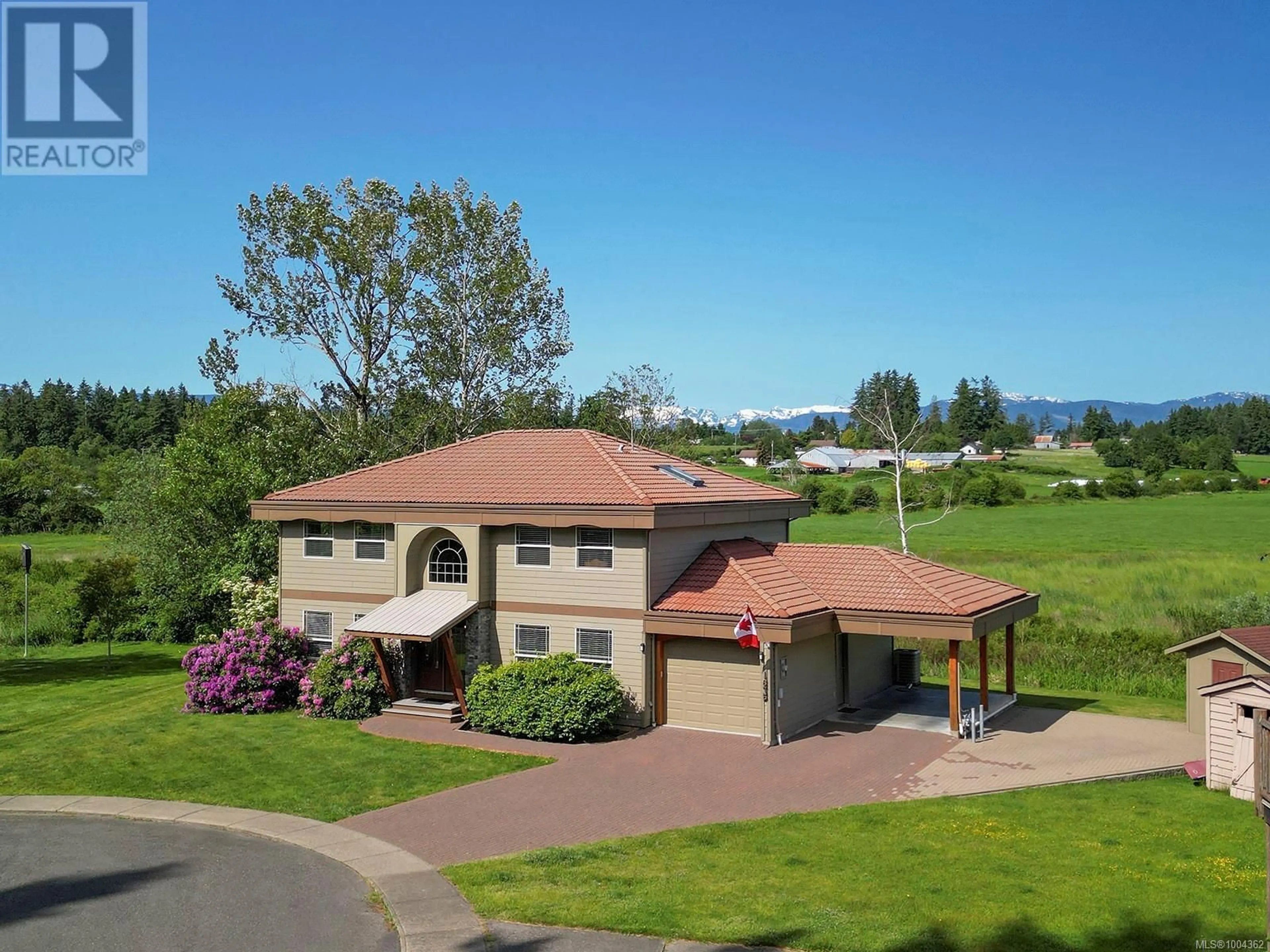A pic from outside/outdoor area/front of a property/back of a property/a pic from drone, water/lake/river/ocean view for 1675 CHESTER PLACE, Comox British Columbia V9M1A9