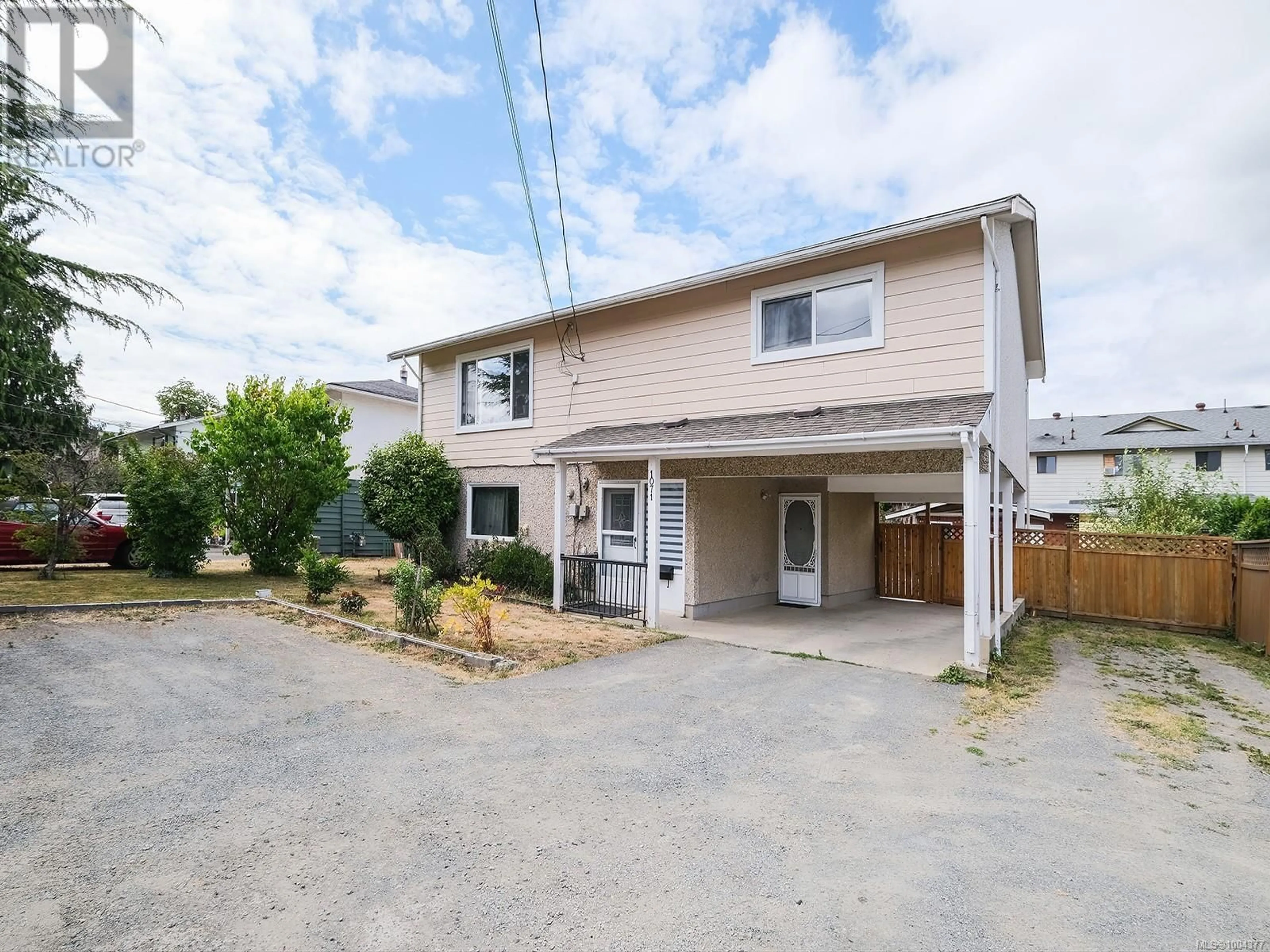 Home with vinyl exterior material, street for 1071 TRUNK ROAD, Duncan British Columbia V9L2S4