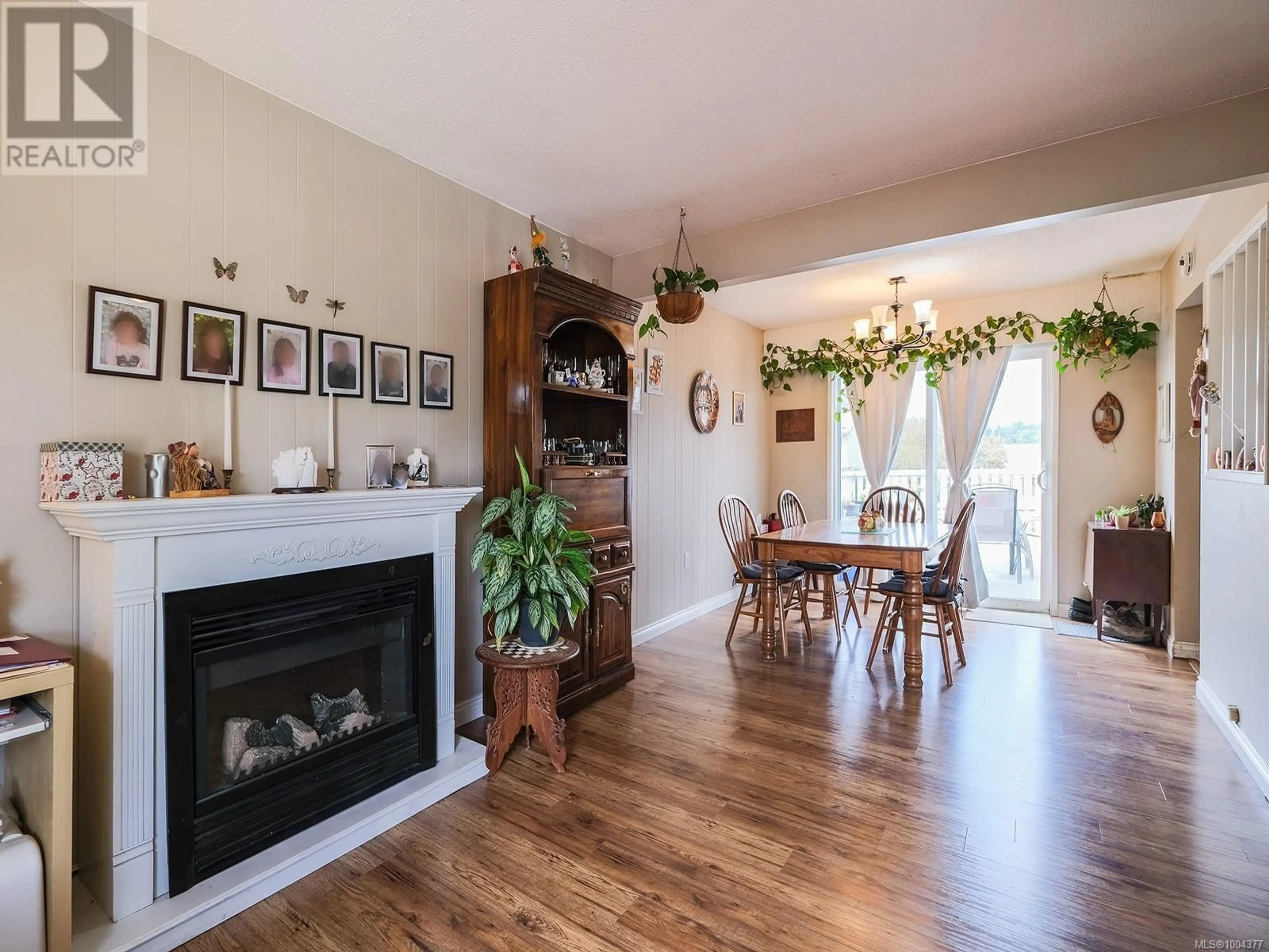 Dining room, wood/laminate floor for 1071 TRUNK ROAD, Duncan British Columbia V9L2S4