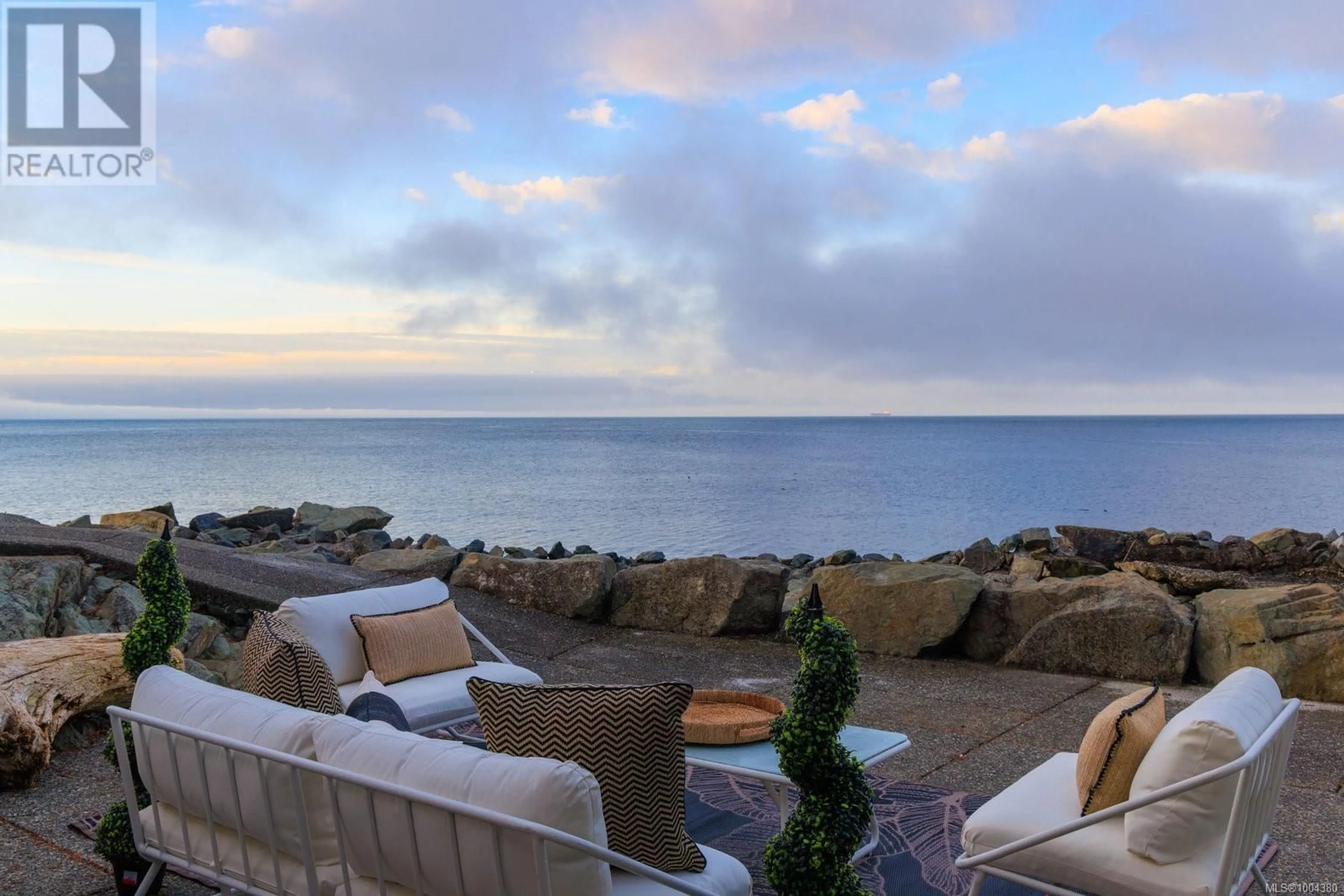 Patio, water/lake/river/ocean view for 2179 CRESCENT ROAD, Oak Bay British Columbia V8S2H4