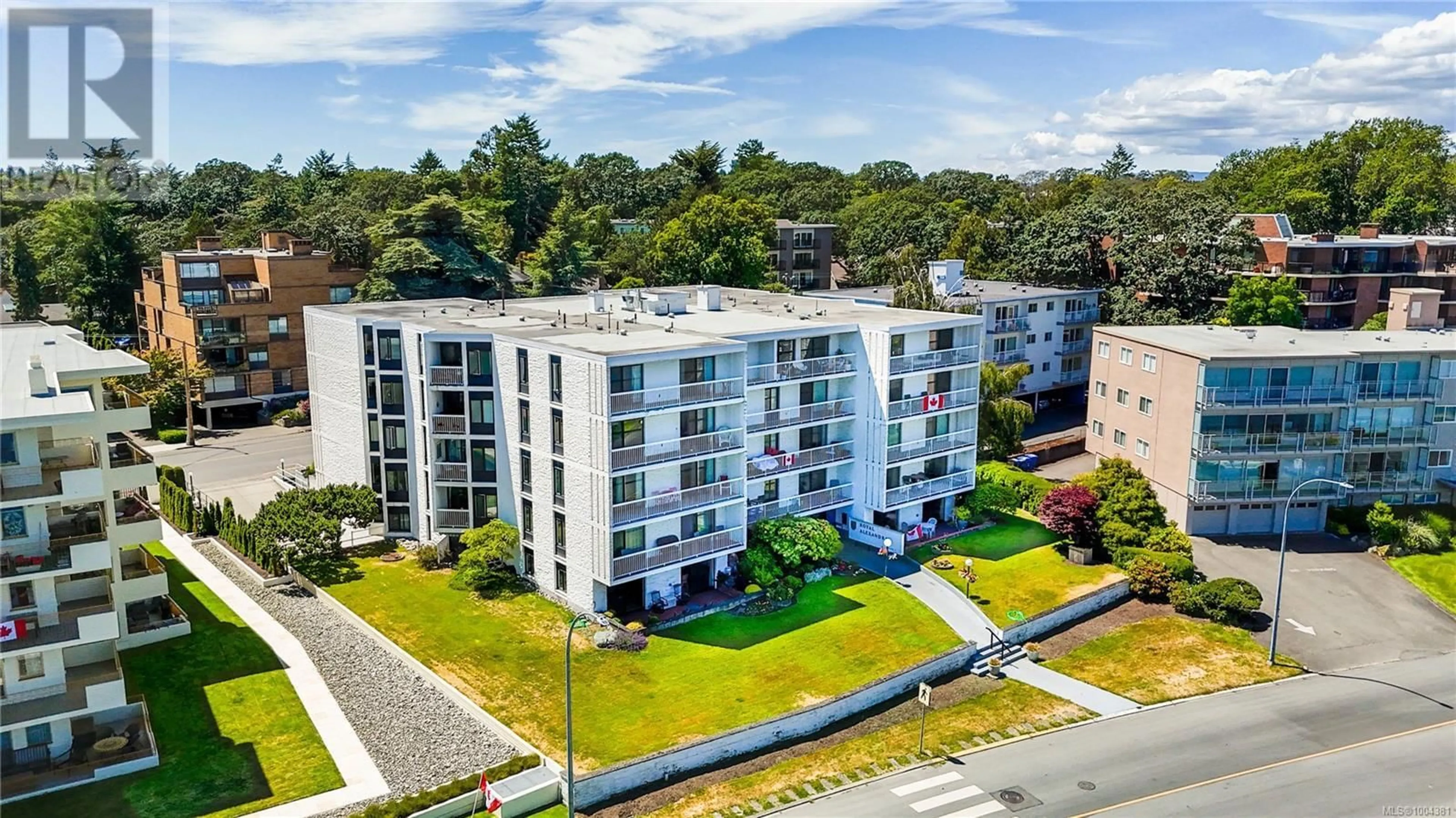 A pic from outside/outdoor area/front of a property/back of a property/a pic from drone, unknown for 504 - 1450 BEACH DRIVE, Oak Bay British Columbia V8S2N8